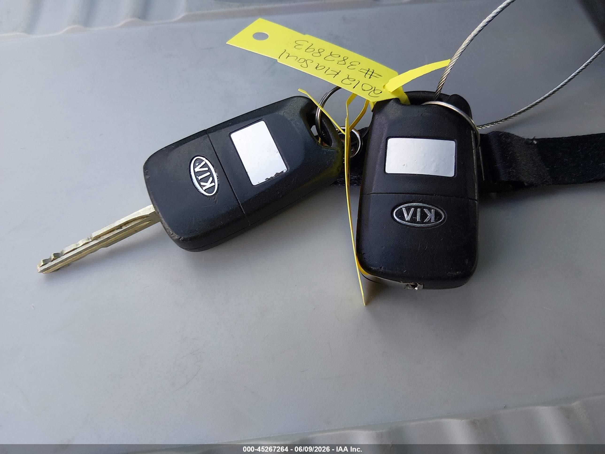 2012 Kia Soul + Silver vin: KNDJT2A62C7382893