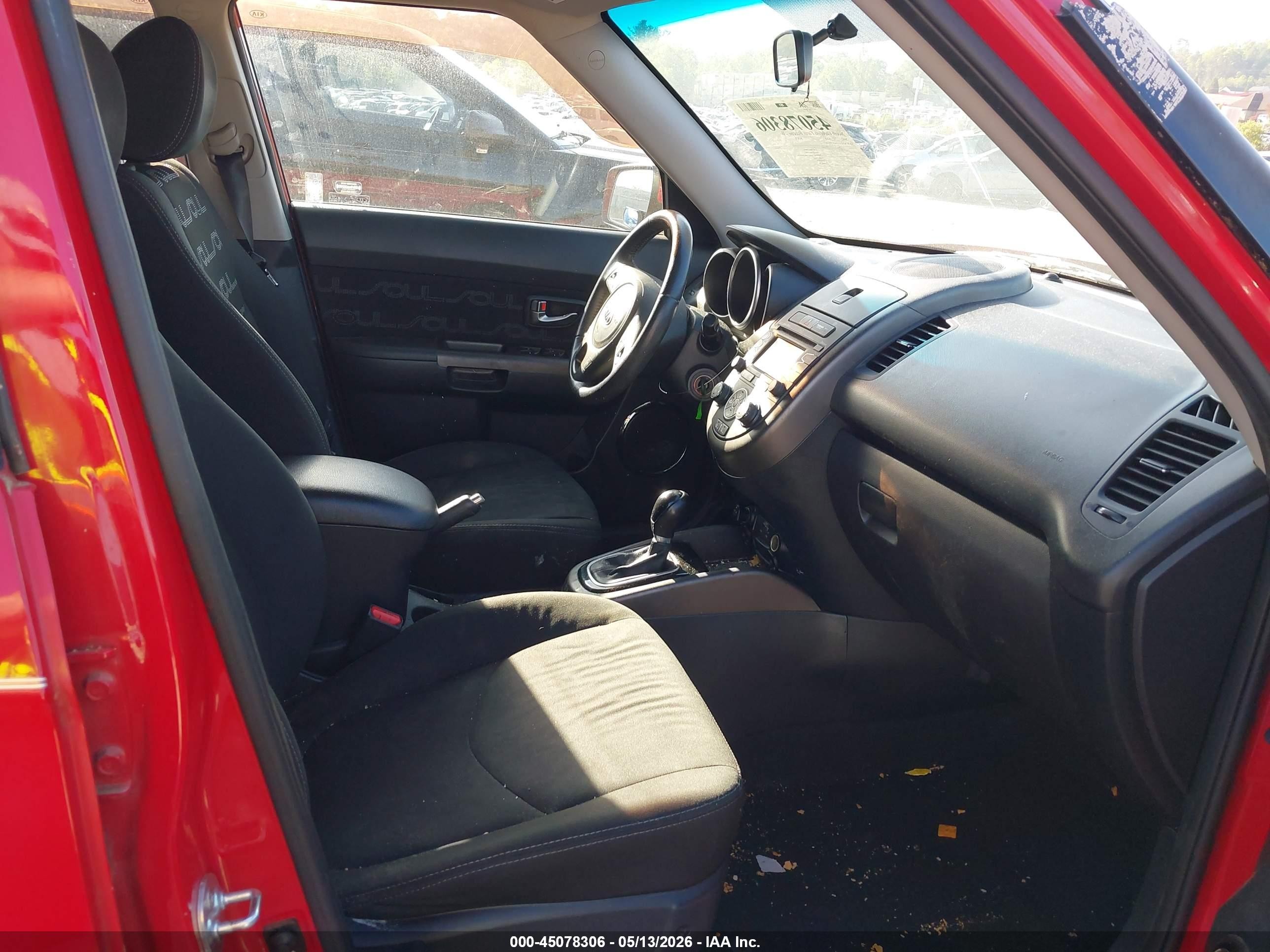 2012 Kia Soul + Red vin: KNDJT2A62C7451582