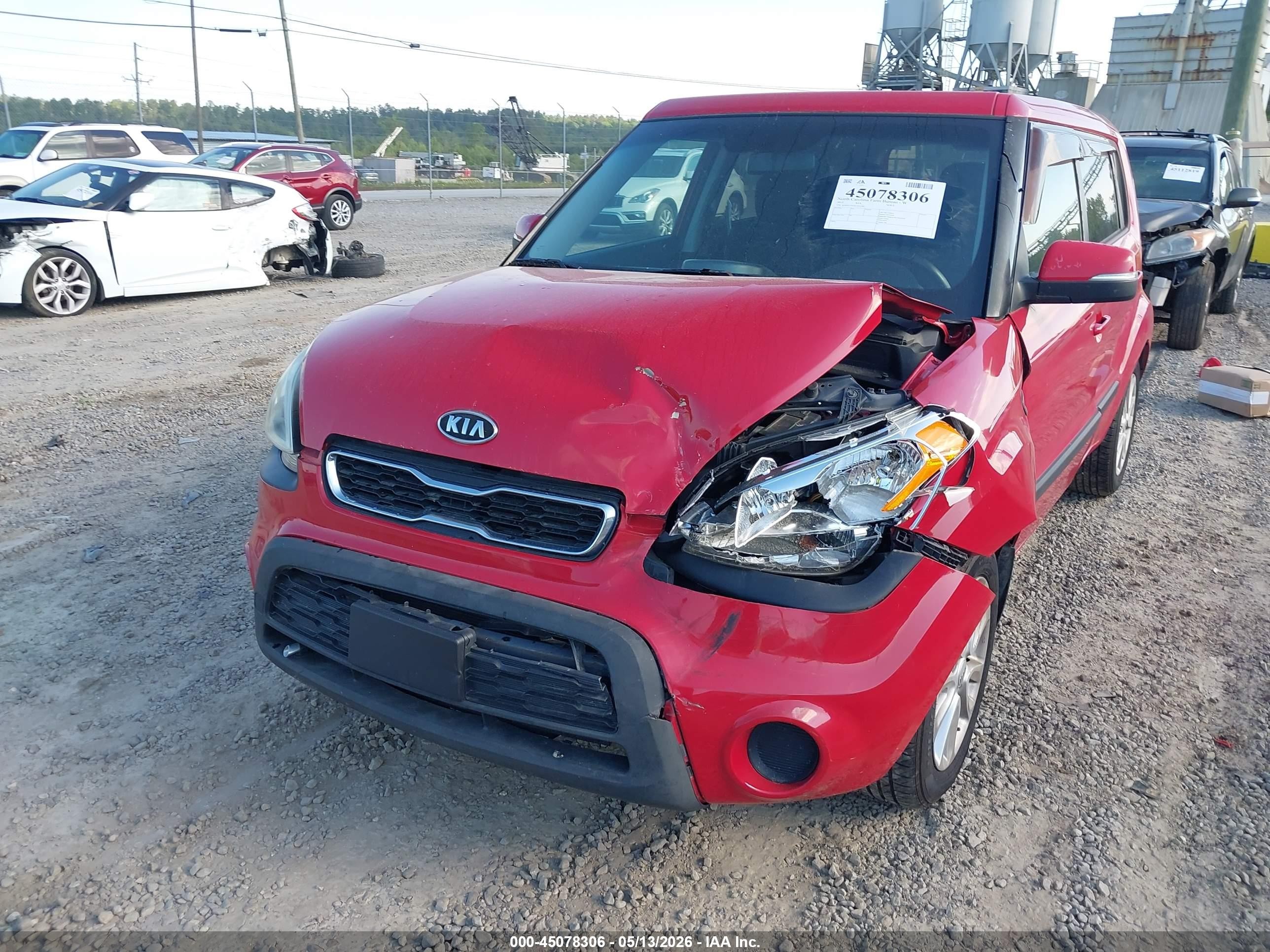 2012 Kia Soul + Red vin: KNDJT2A62C7451582