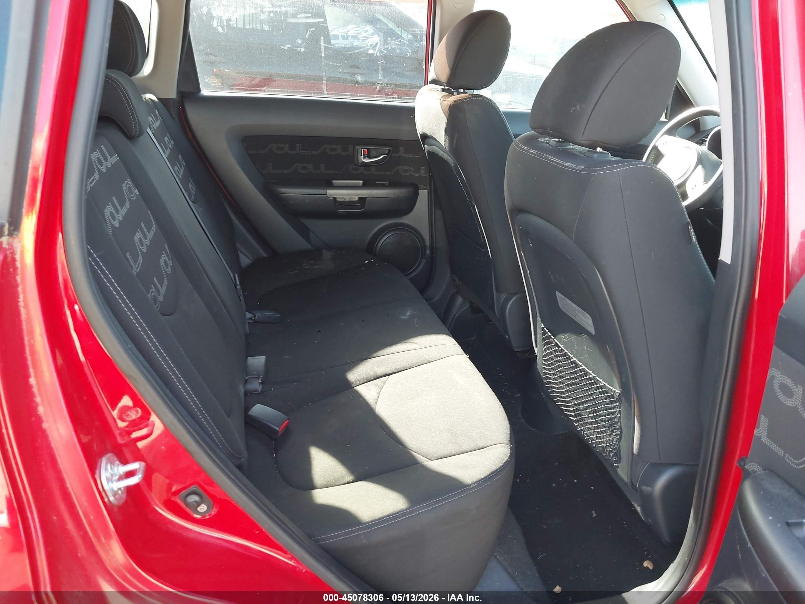 2012 Kia Soul + Red vin: KNDJT2A62C7451582