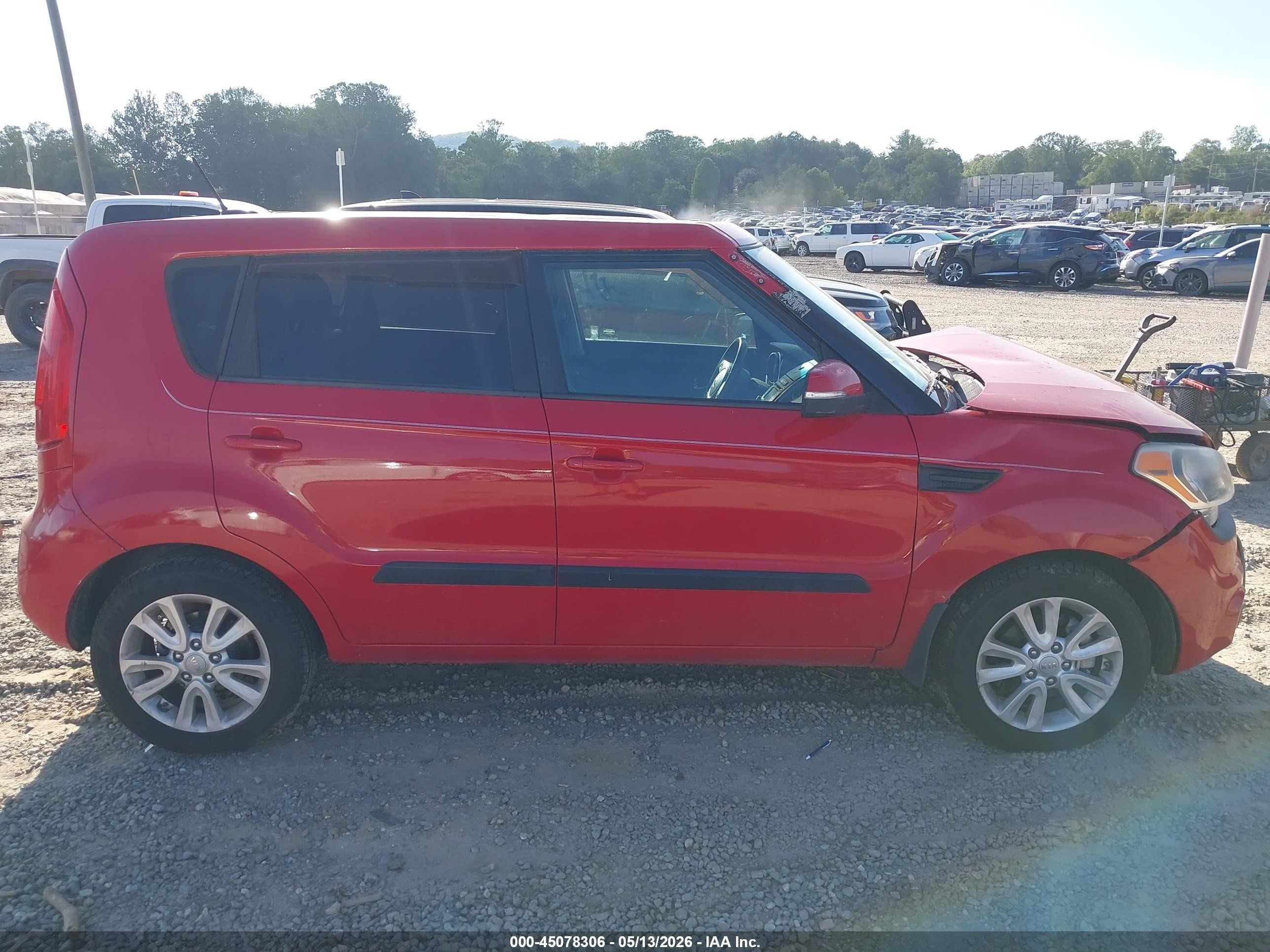 2012 Kia Soul + Red vin: KNDJT2A62C7451582