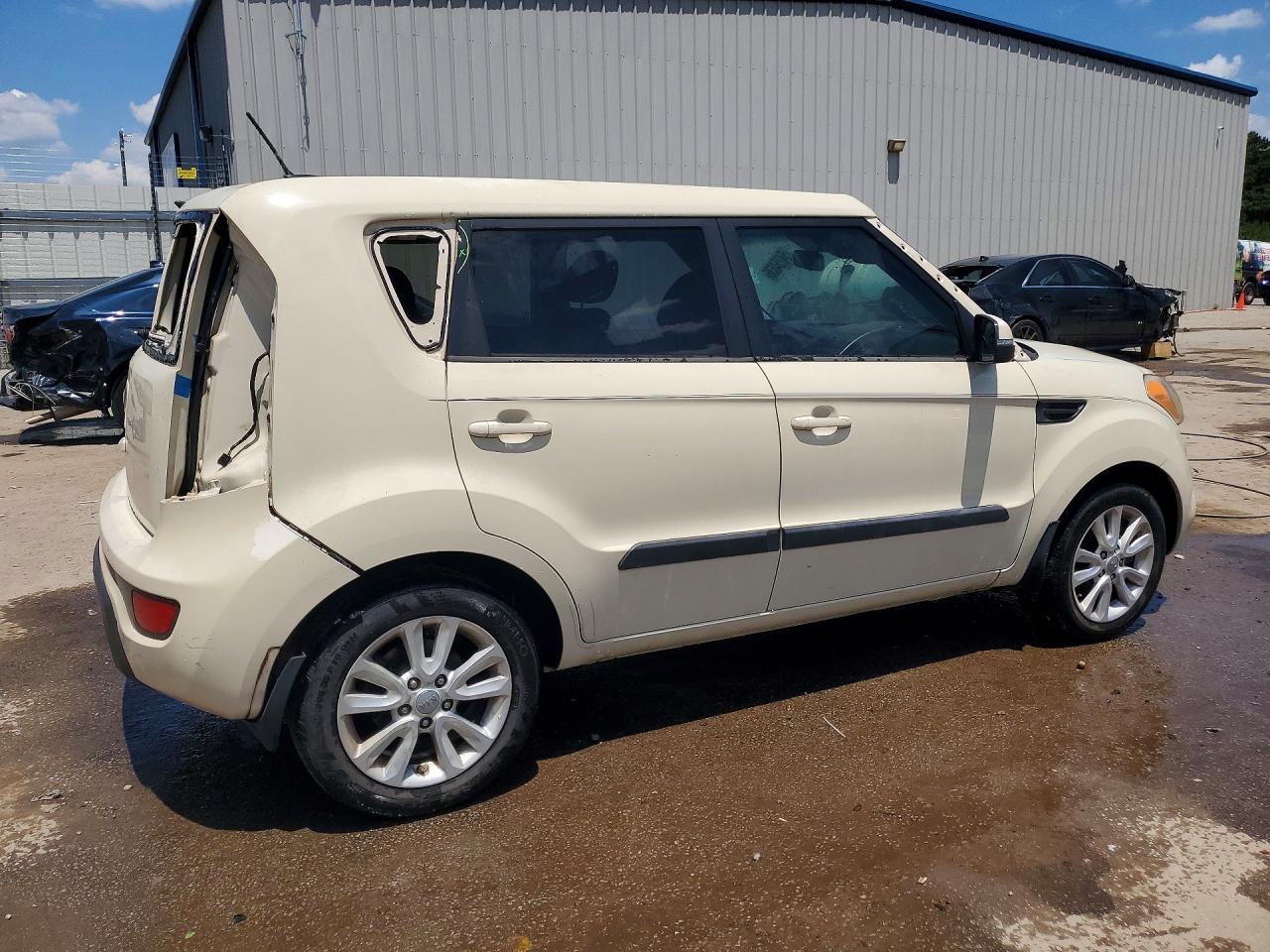 2013 Kia Soul + Cream vin: KNDJT2A62D7498760