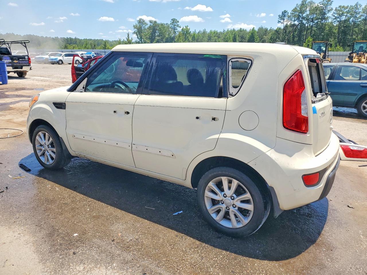 2013 Kia Soul + Cream vin: KNDJT2A62D7498760