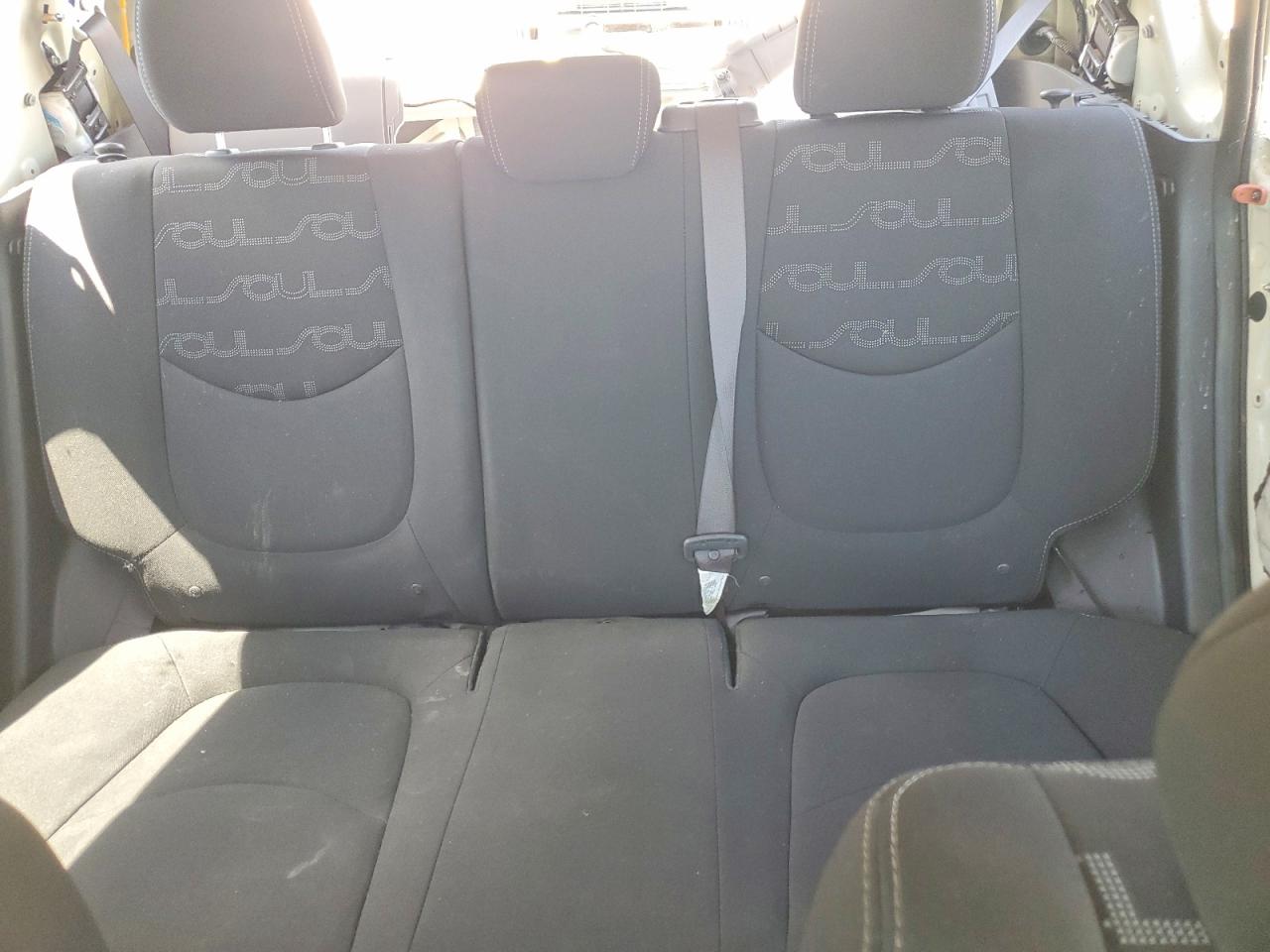 2013 Kia Soul + Cream vin: KNDJT2A62D7498760