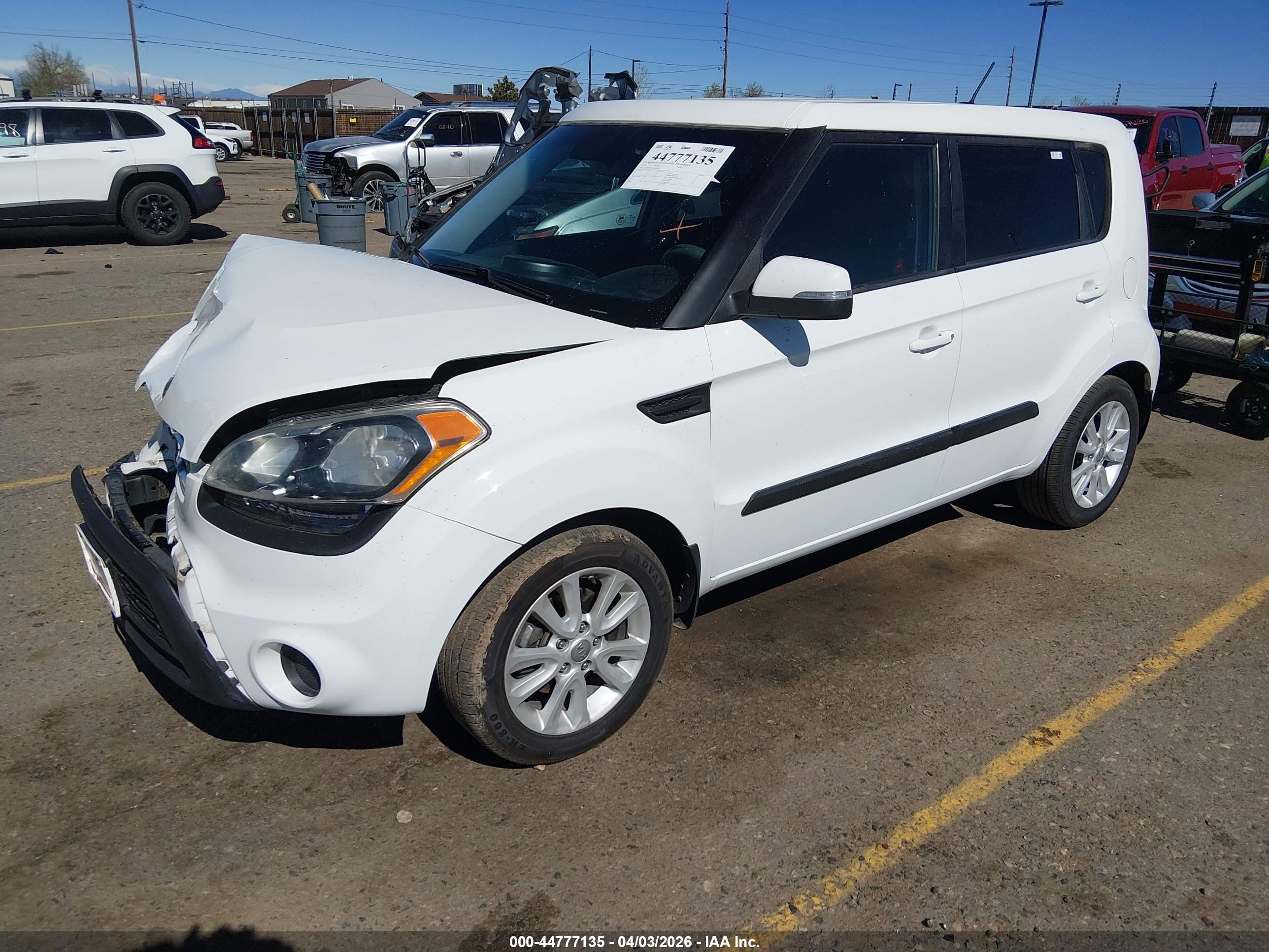 2013 Kia Soul + White vin: KNDJT2A62D7526007