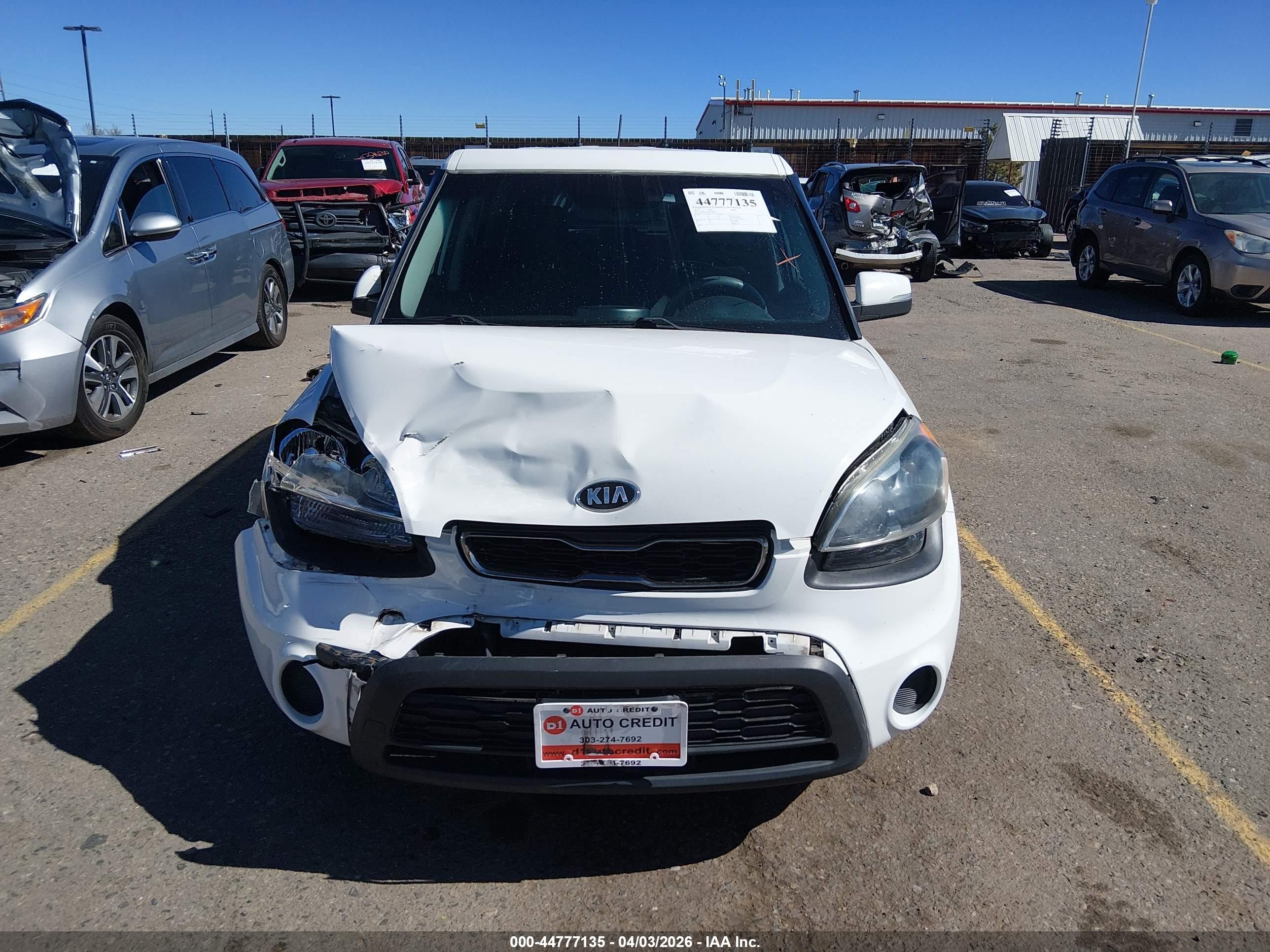 2013 Kia Soul + White vin: KNDJT2A62D7526007