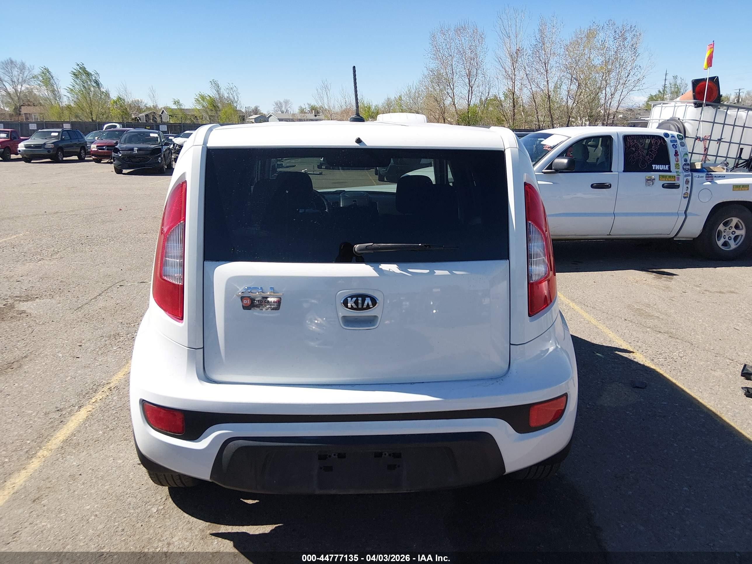 2013 Kia Soul + White vin: KNDJT2A62D7526007
