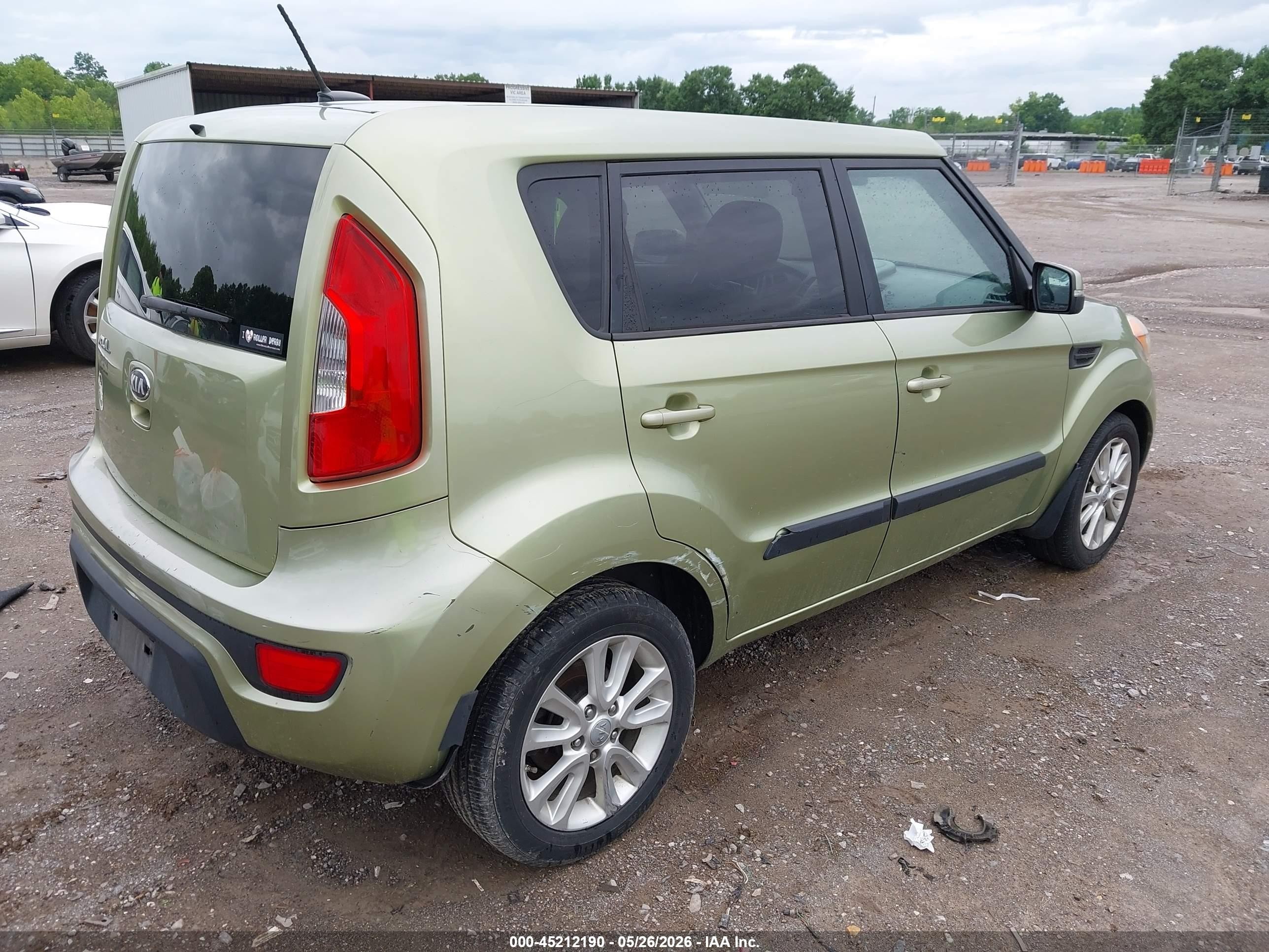2013 Kia Soul + Green vin: KNDJT2A62D7540120