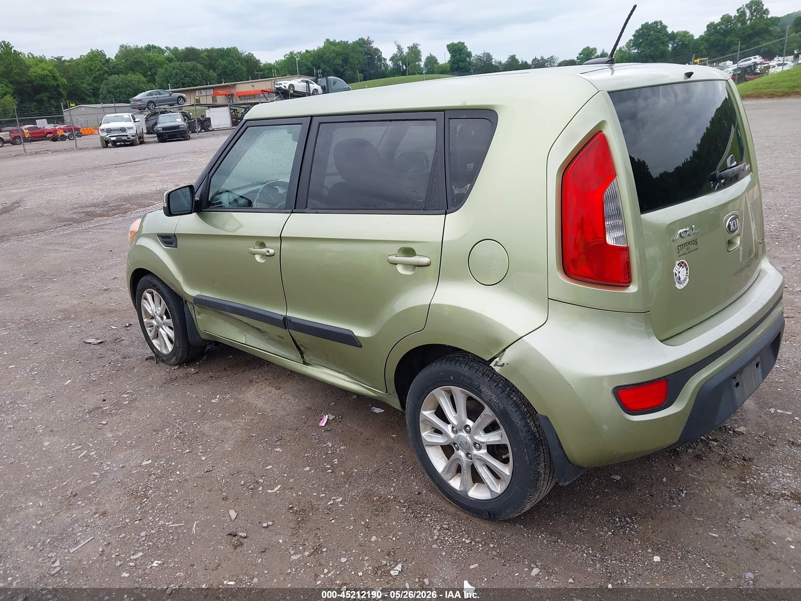 2013 Kia Soul + Green vin: KNDJT2A62D7540120