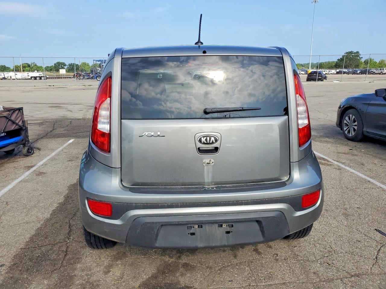 2013 Kia Soul + Gray vin: KNDJT2A62D7545706