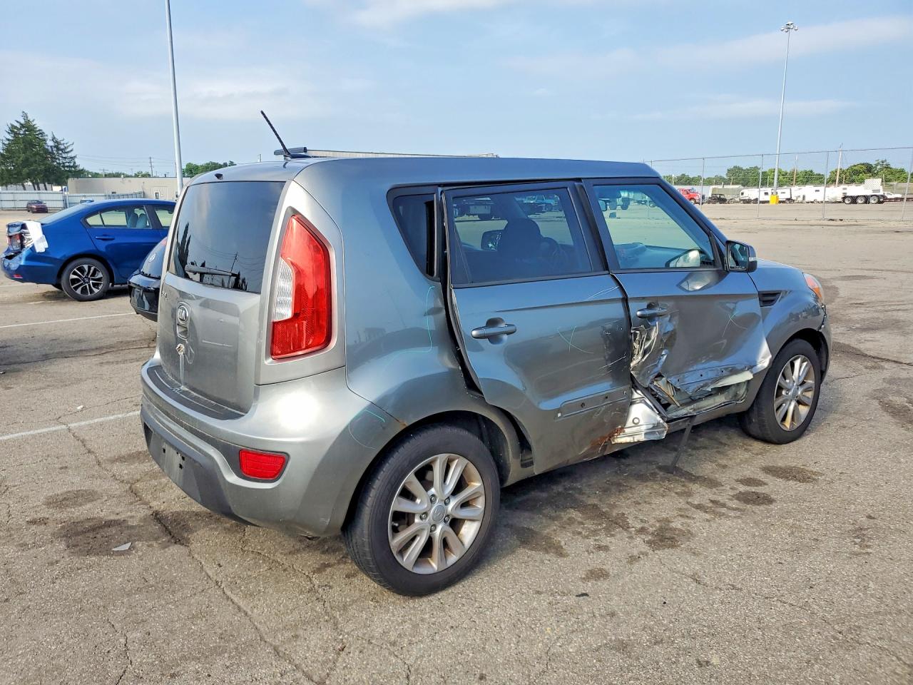 2013 Kia Soul + Gray vin: KNDJT2A62D7545706