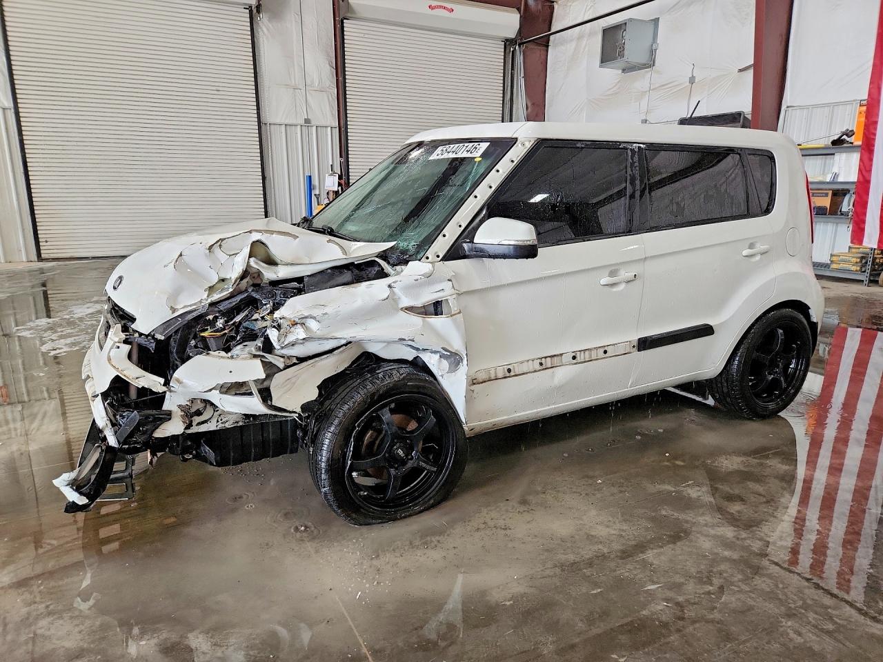 2013 Kia Soul + White vin: KNDJT2A62D7553756