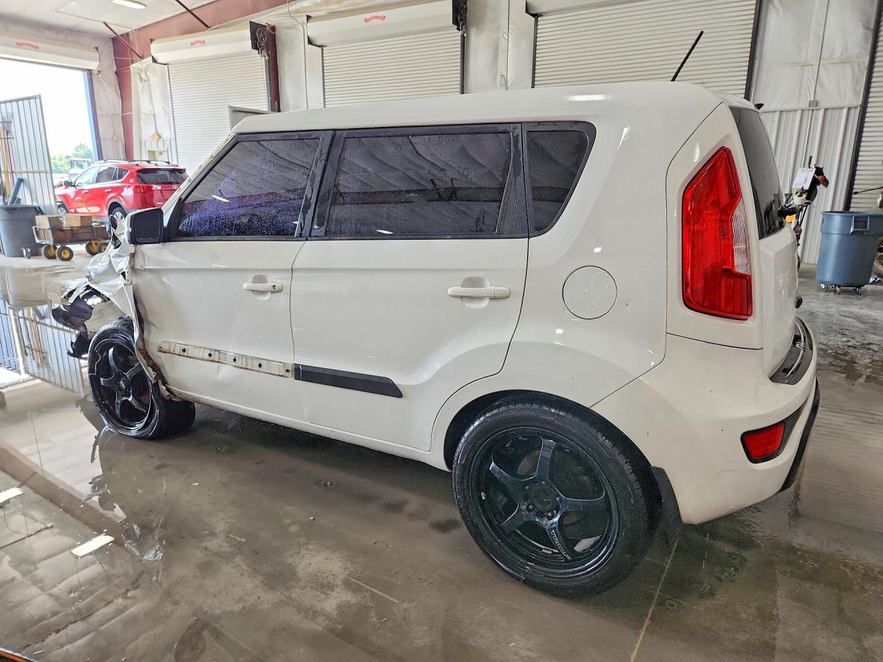 2013 Kia Soul + White vin: KNDJT2A62D7553756
