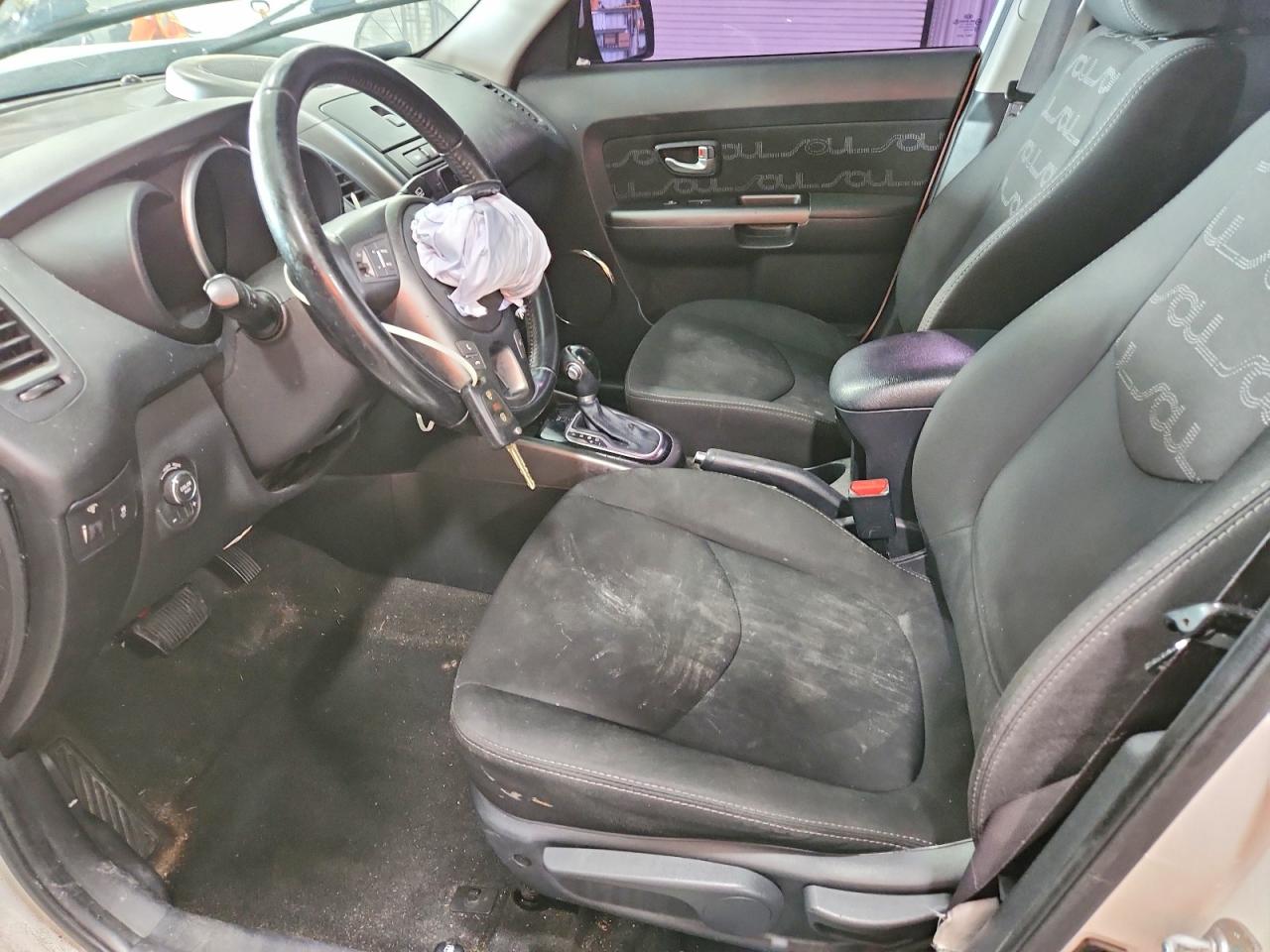 2013 Kia Soul + White vin: KNDJT2A62D7553756