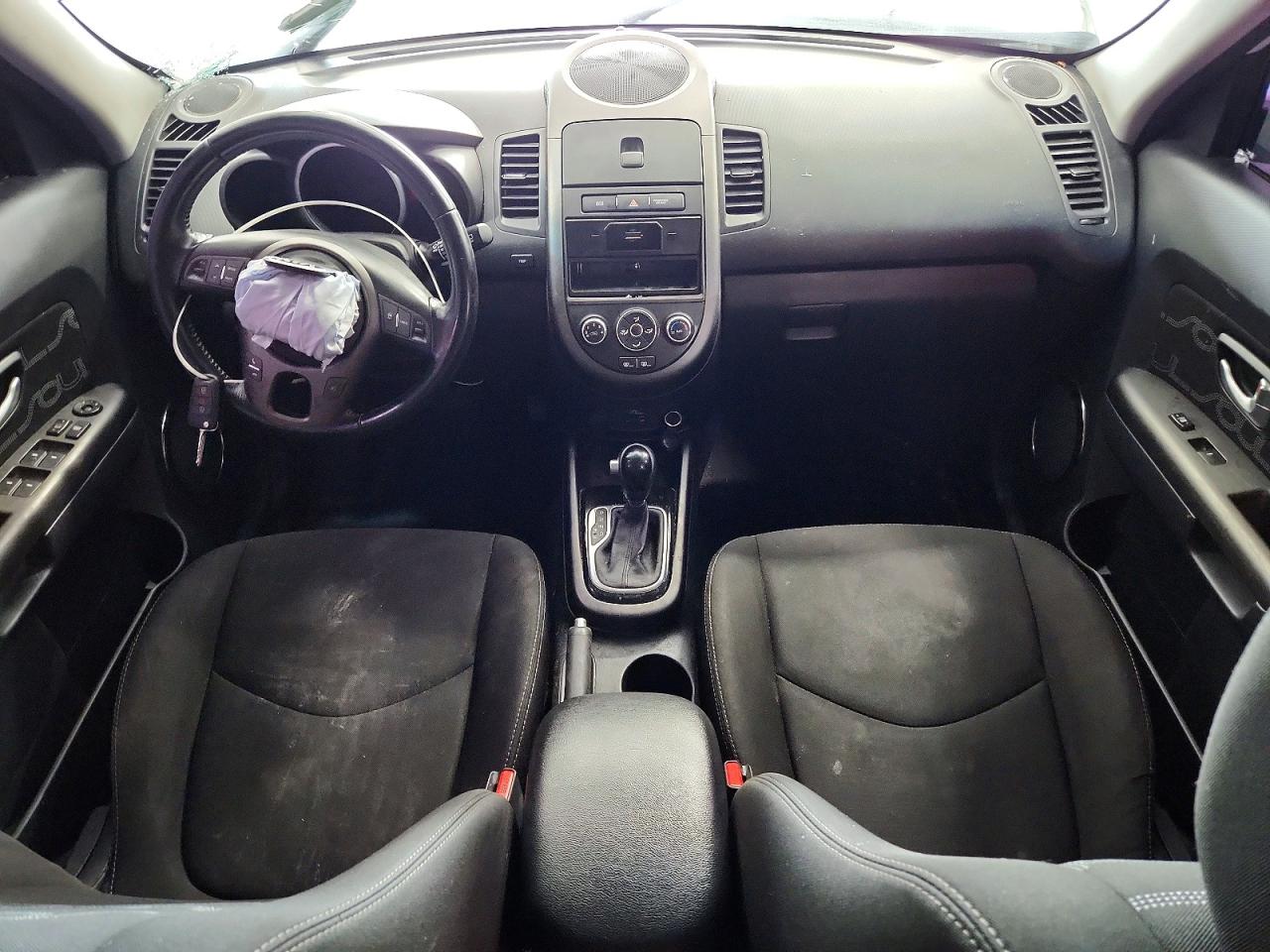 2013 Kia Soul + White vin: KNDJT2A62D7553756