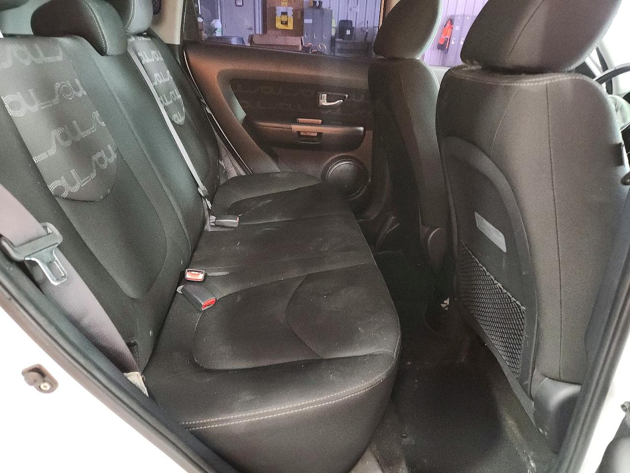 2013 Kia Soul + White vin: KNDJT2A62D7553756