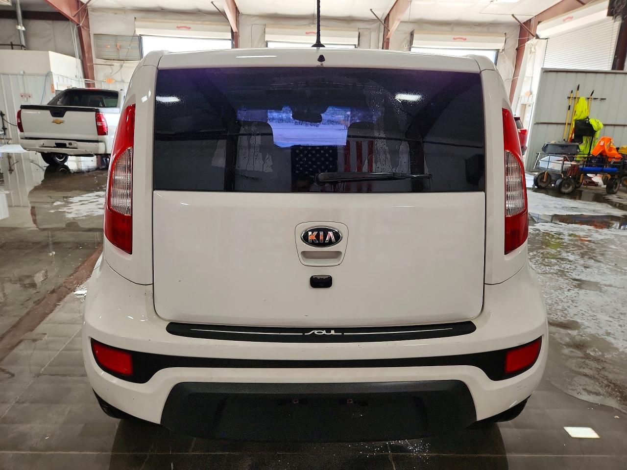 2013 Kia Soul + White vin: KNDJT2A62D7553756