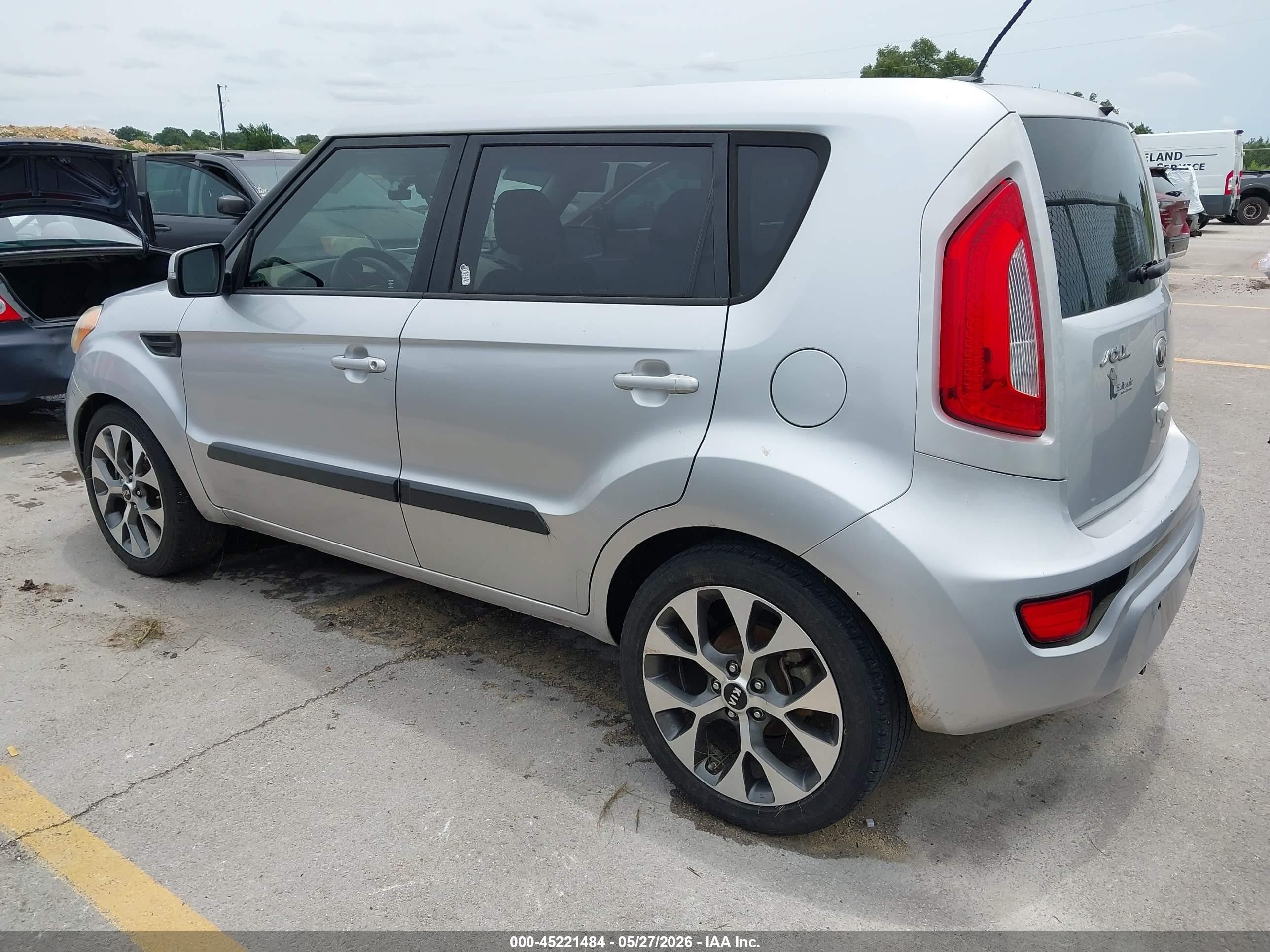 2013 Kia Soul ! Silver vin: KNDJT2A62D7589334