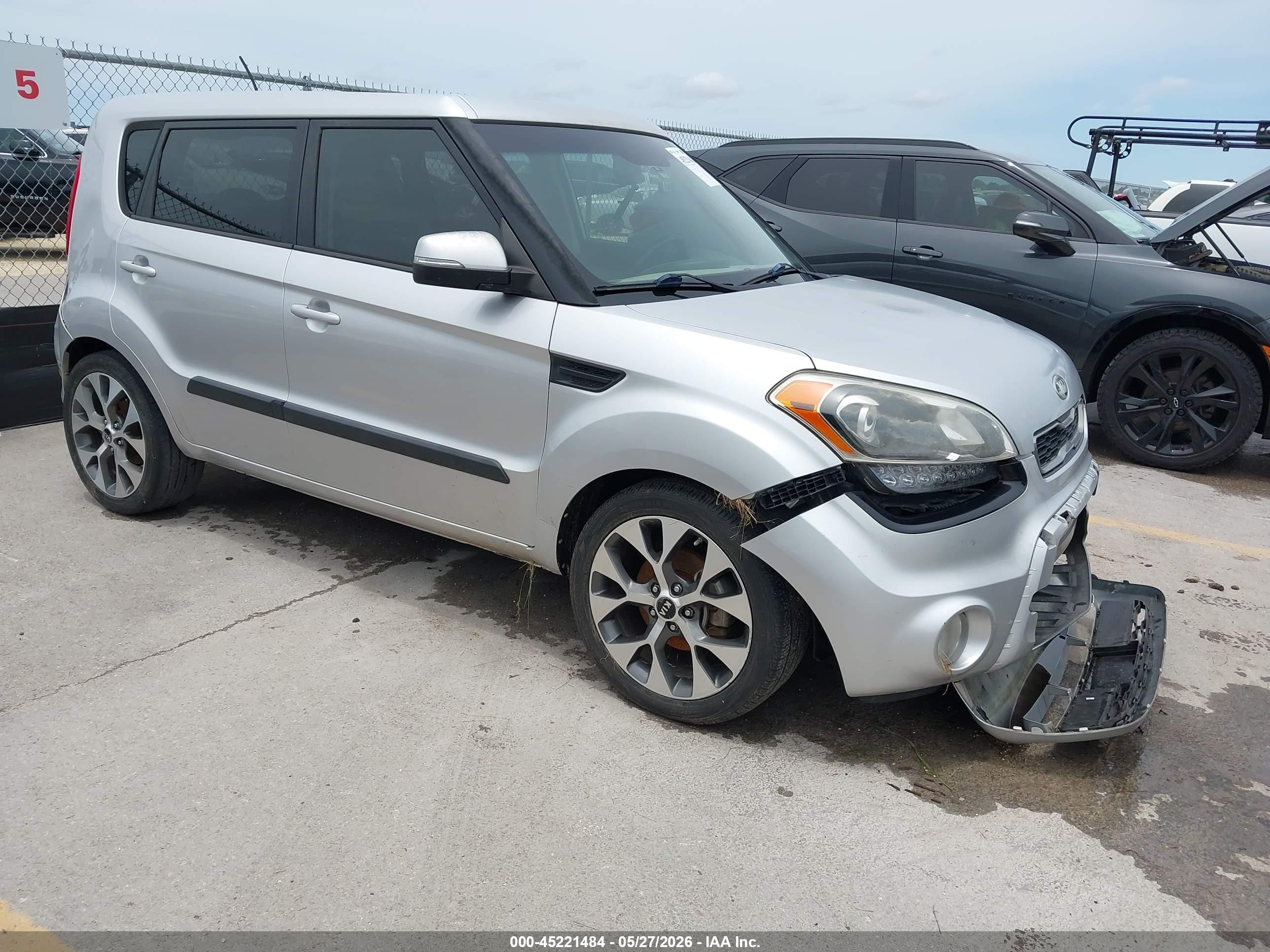 2013 Kia Soul ! Silver vin: KNDJT2A62D7589334