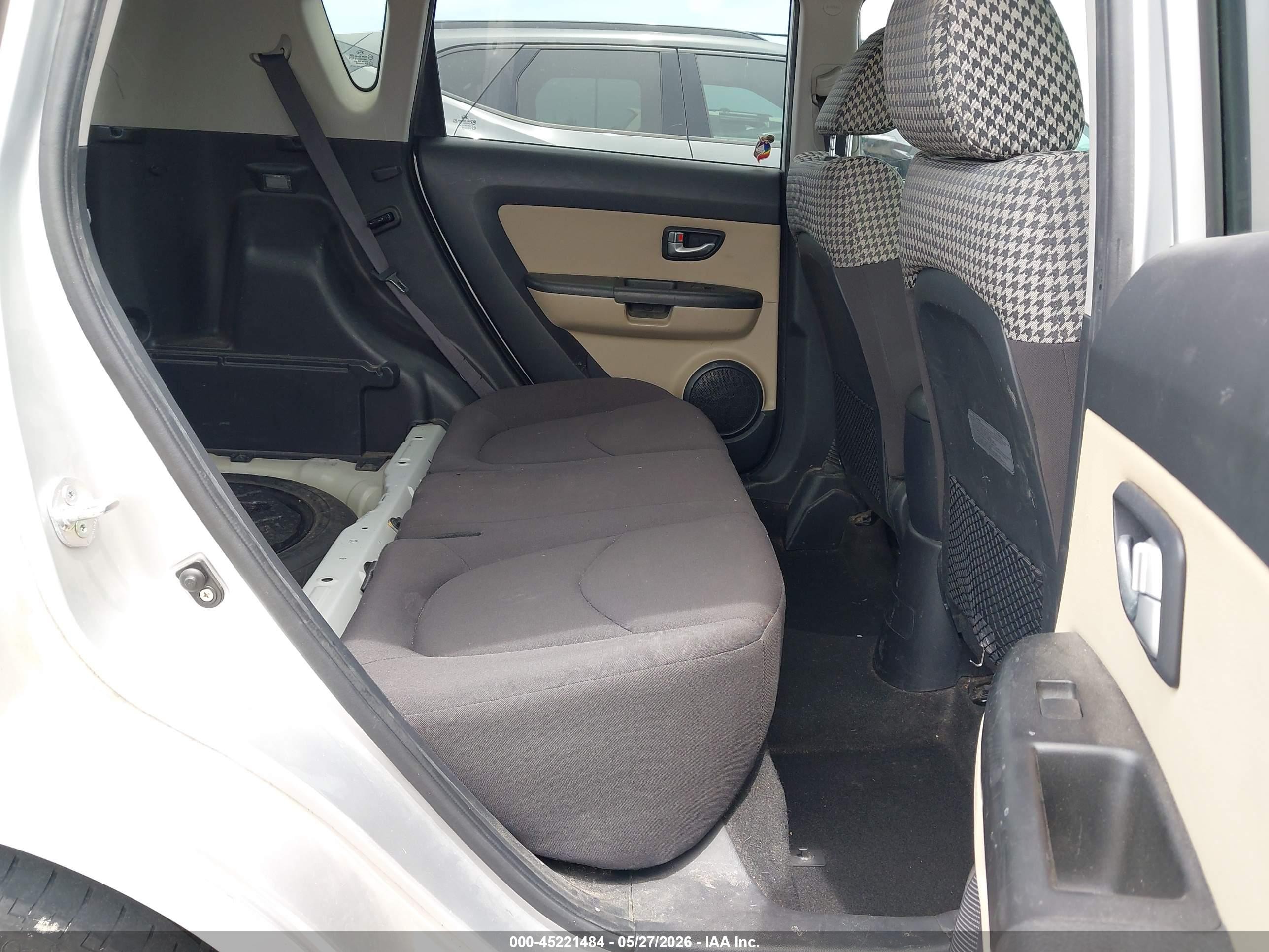 2013 Kia Soul ! Silver vin: KNDJT2A62D7589334