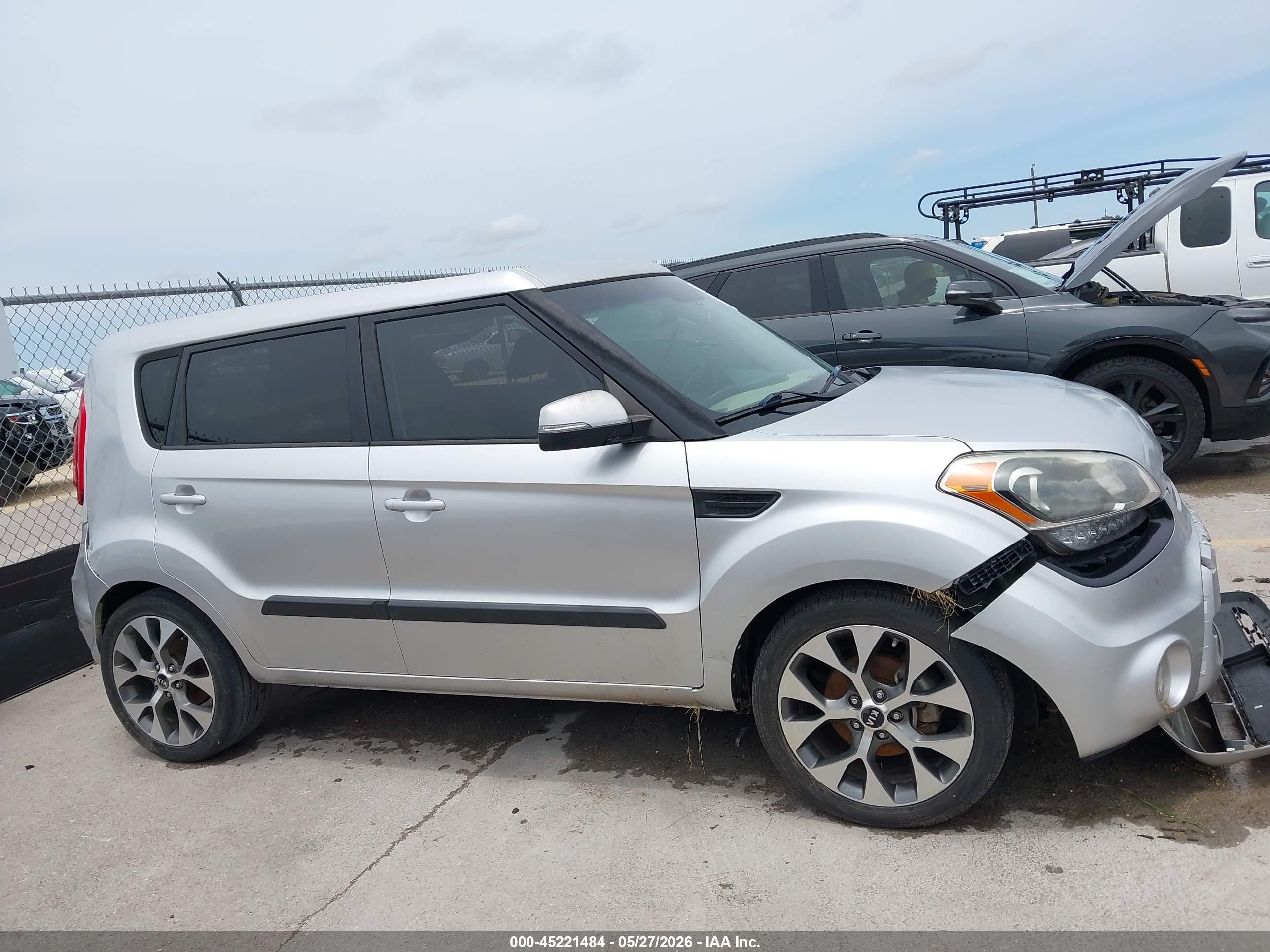 2013 Kia Soul ! Silver vin: KNDJT2A62D7589334
