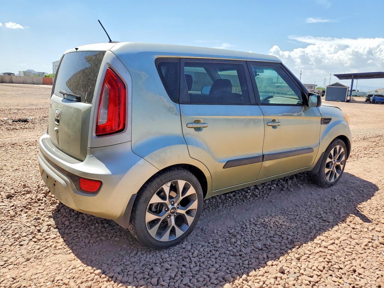 2013 Kia Soul ! Green vin: KNDJT2A62D7603975