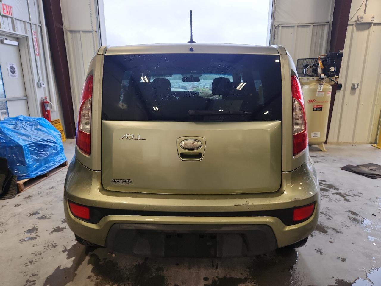 2013 Kia Soul + Green vin: KNDJT2A62D7607511