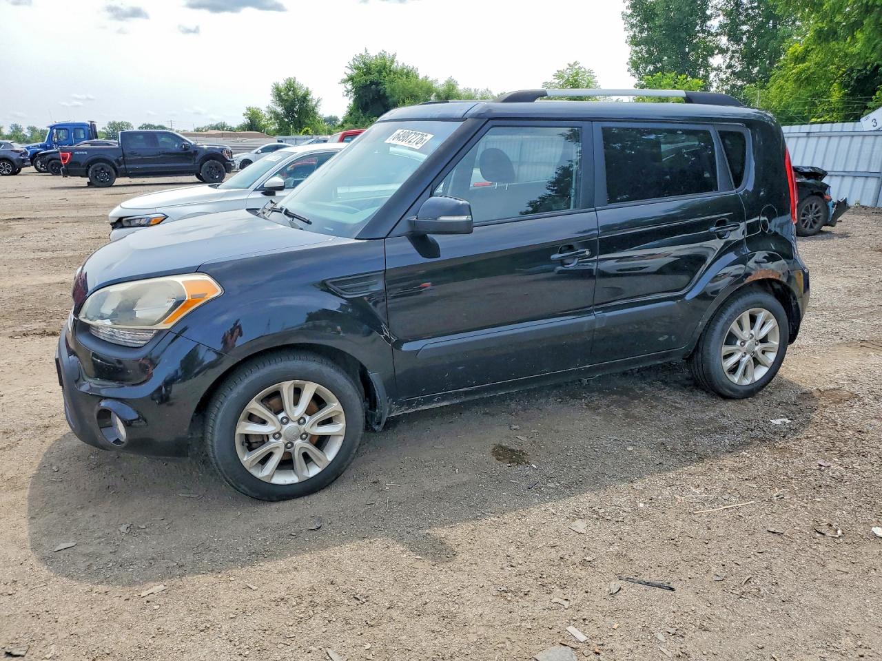 2013 Kia Soul + Black vin: KNDJT2A62D7610876
