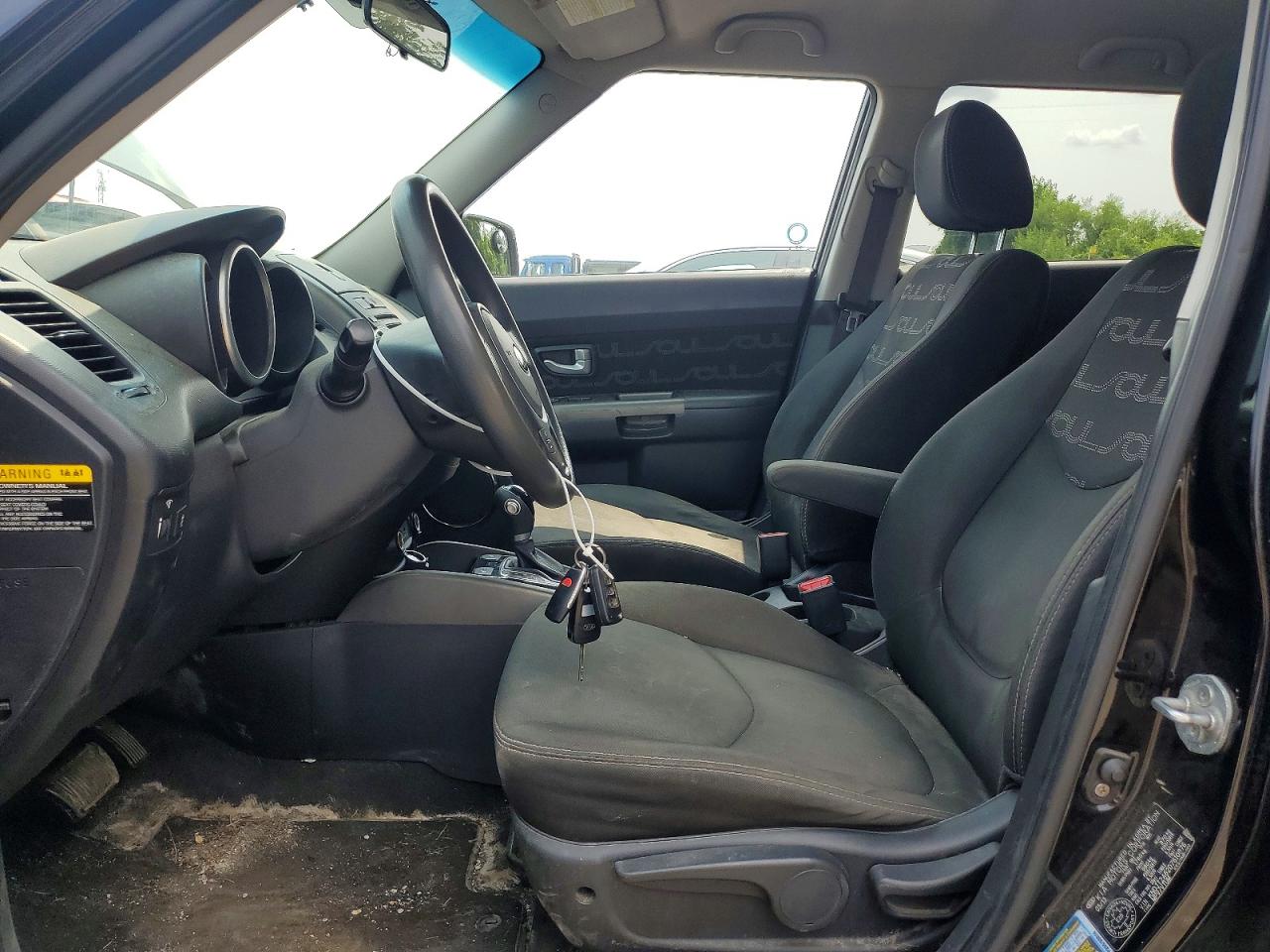 2013 Kia Soul + Black vin: KNDJT2A62D7610876
