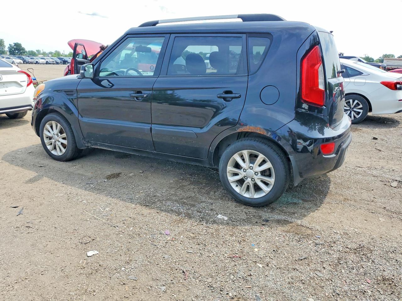 2013 Kia Soul + Black vin: KNDJT2A62D7610876