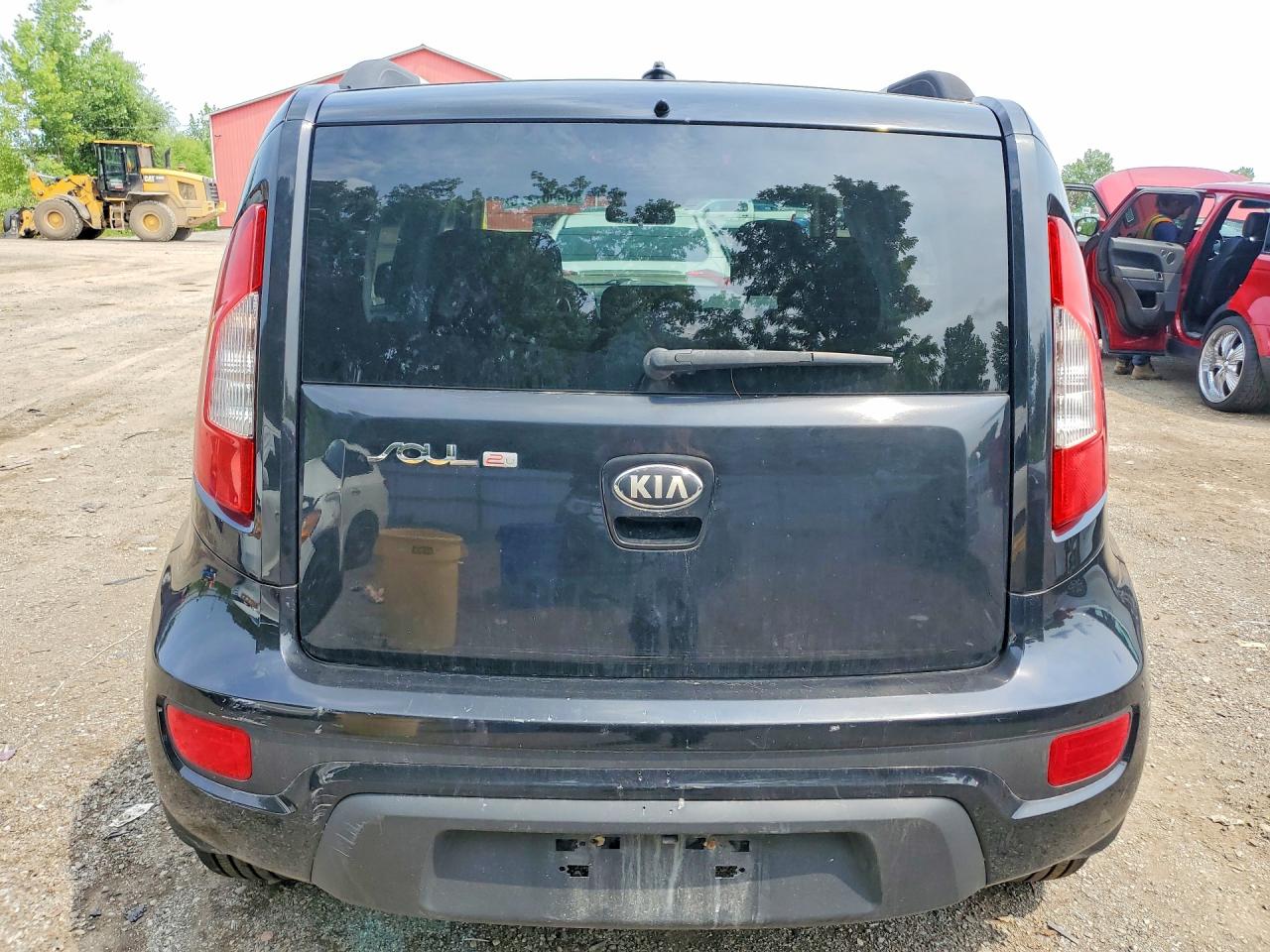 2013 Kia Soul + Black vin: KNDJT2A62D7610876