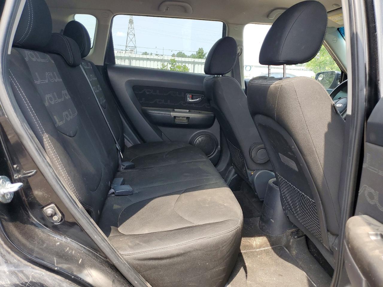 2013 Kia Soul + Black vin: KNDJT2A62D7610876