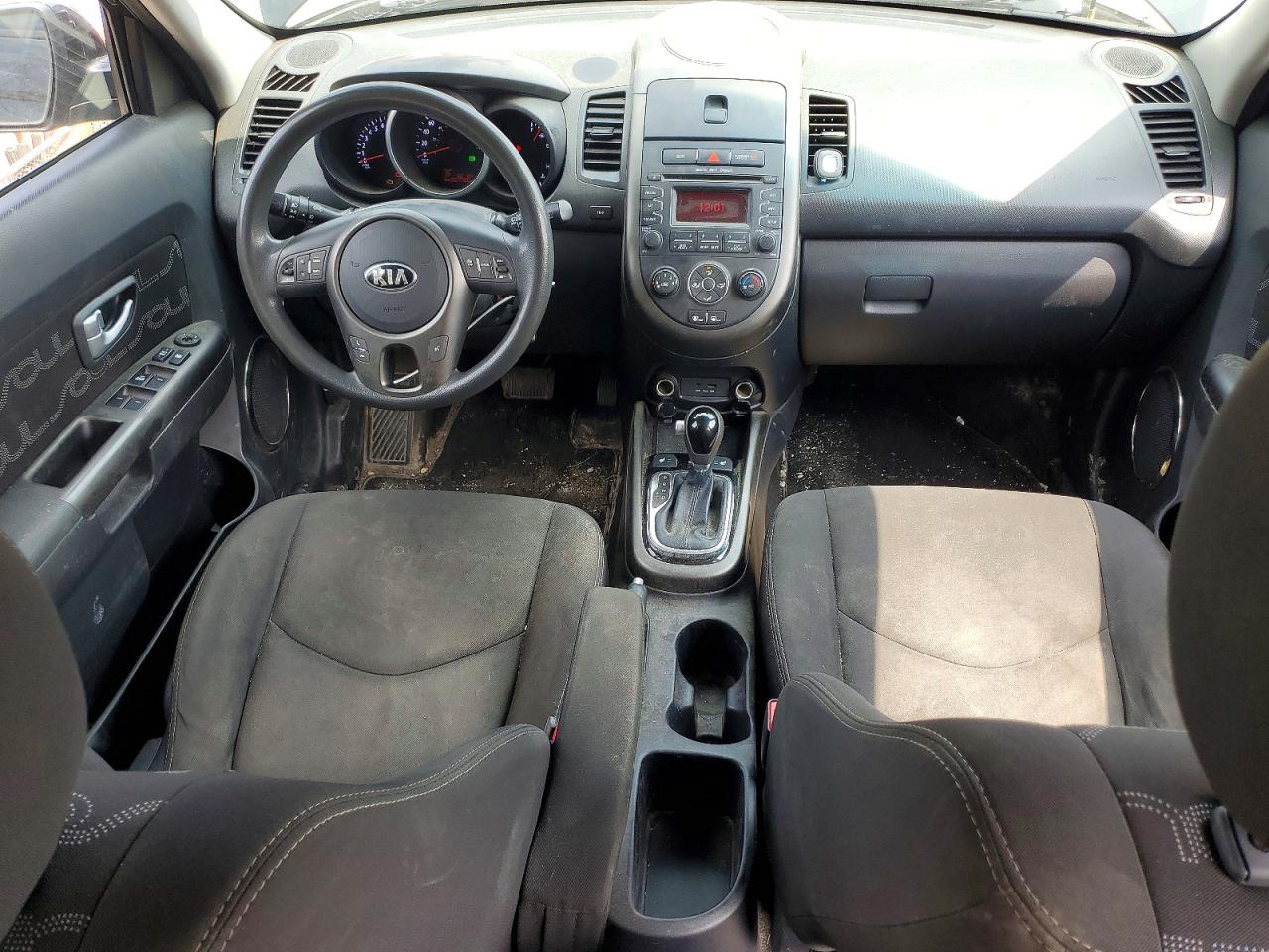 2013 Kia Soul + Black vin: KNDJT2A62D7610876