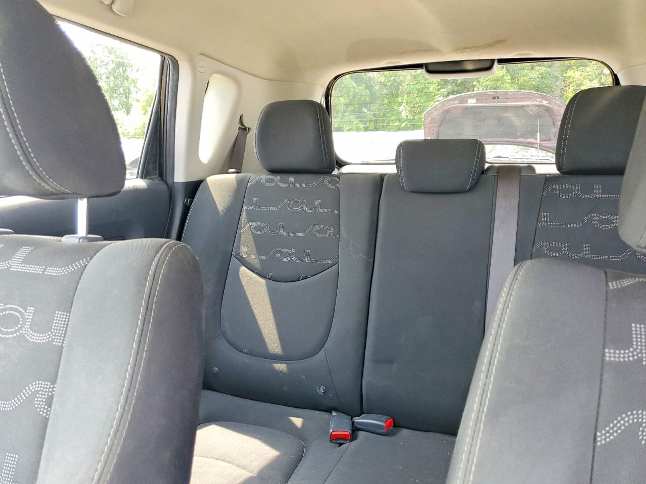 2013 Kia Soul + Black vin: KNDJT2A62D7610876