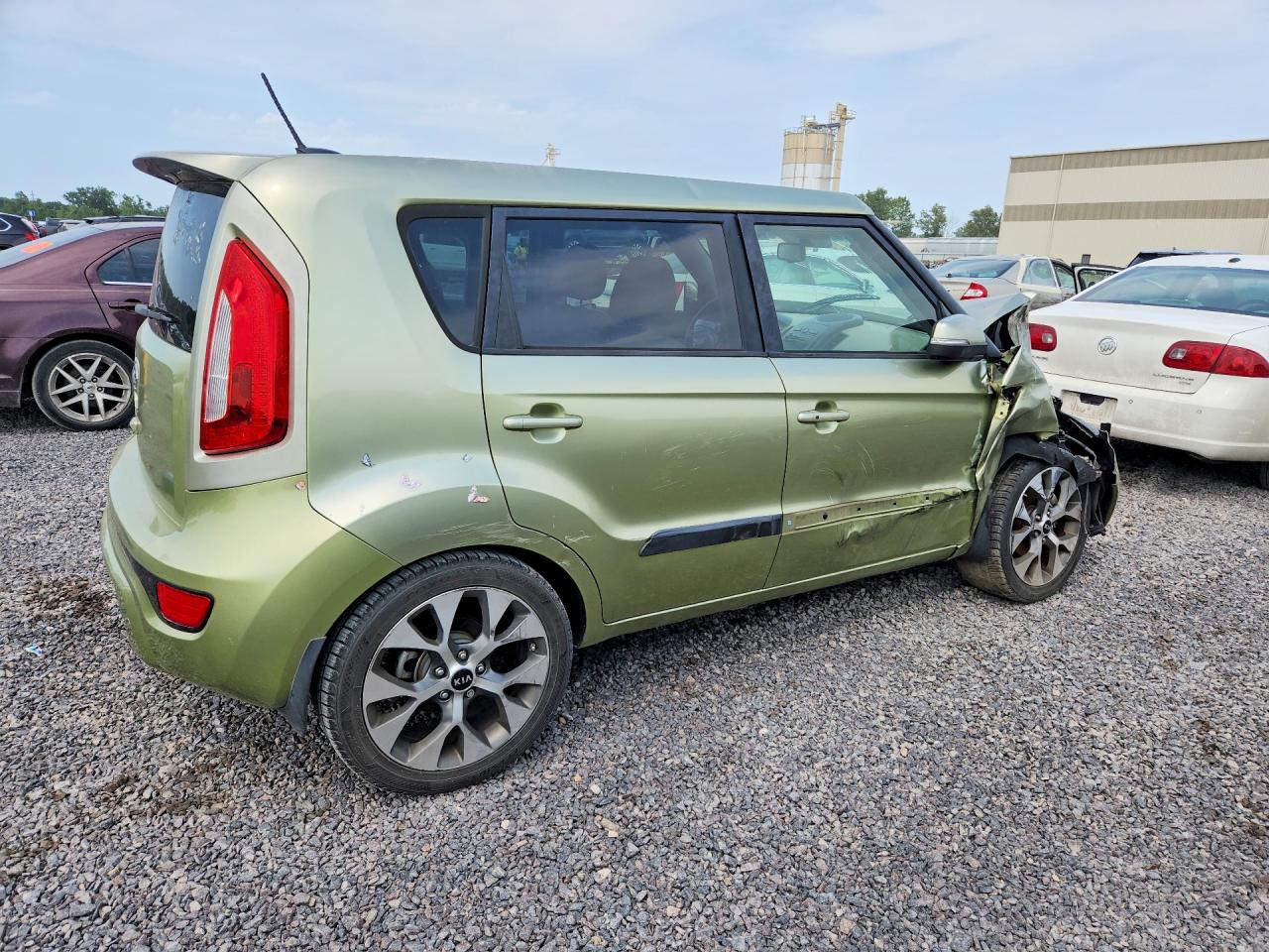 2013 Kia Soul + Green vin: KNDJT2A62D7614653