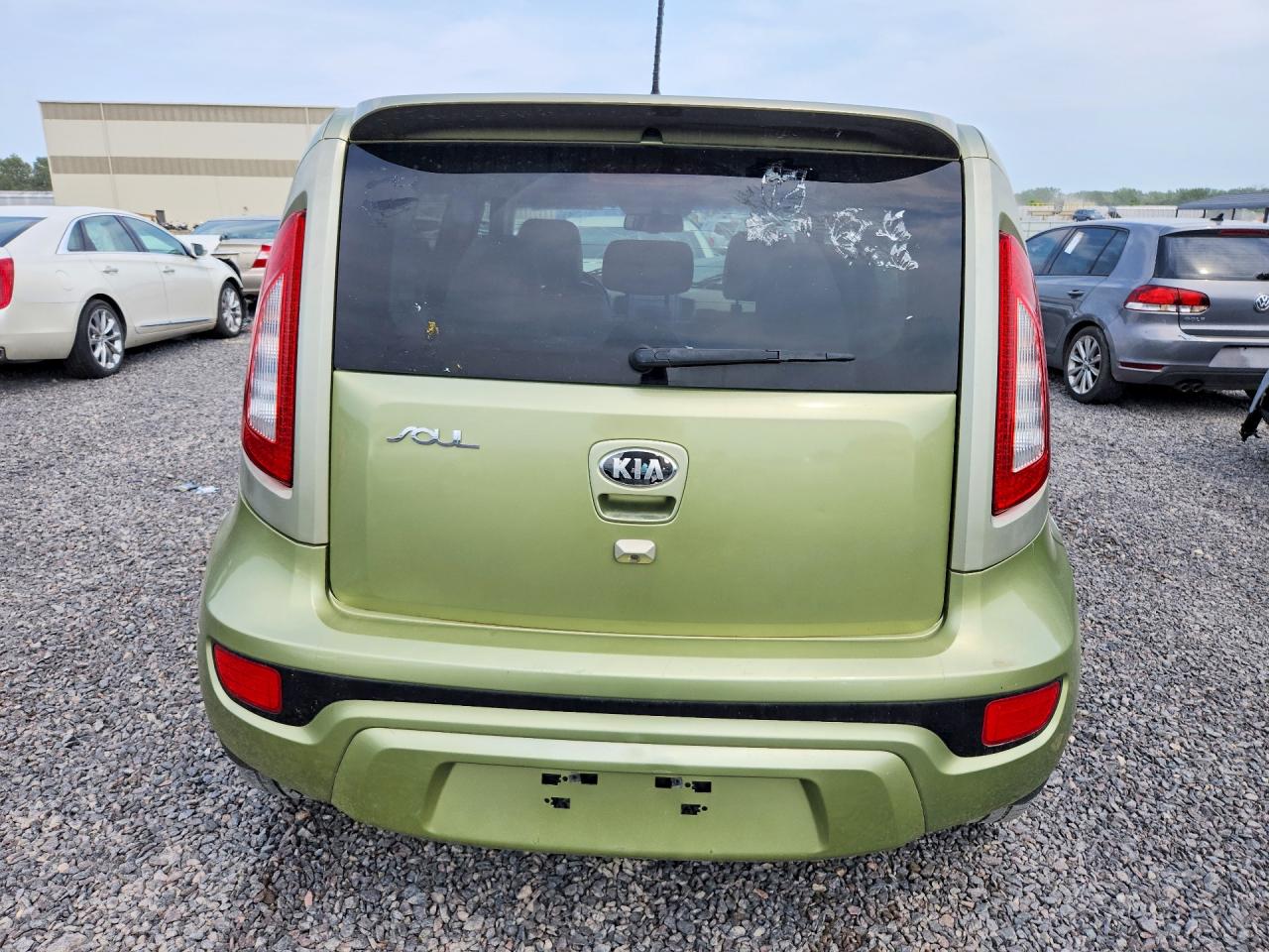 2013 Kia Soul + Green vin: KNDJT2A62D7614653