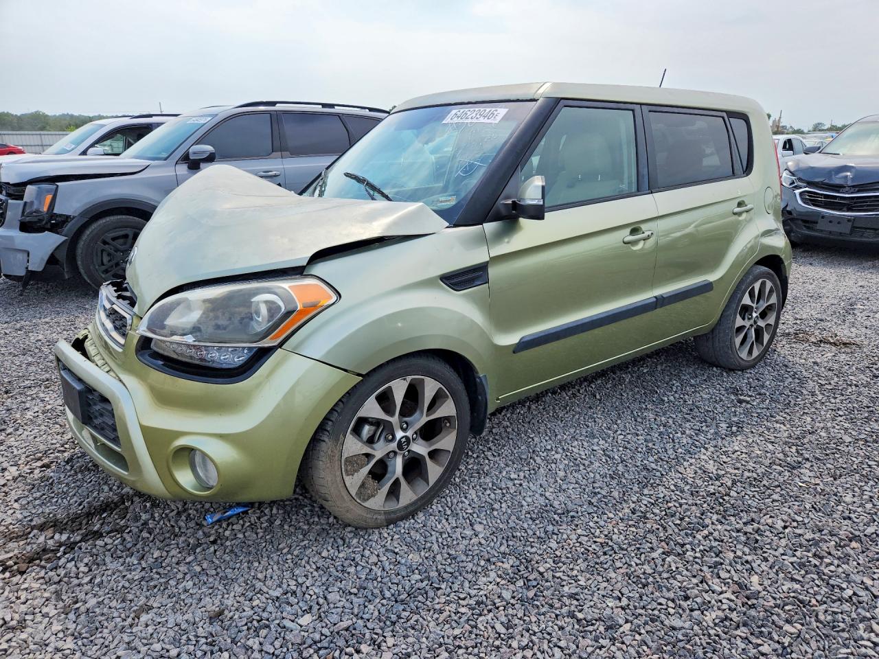 2013 Kia Soul + Green vin: KNDJT2A62D7614653
