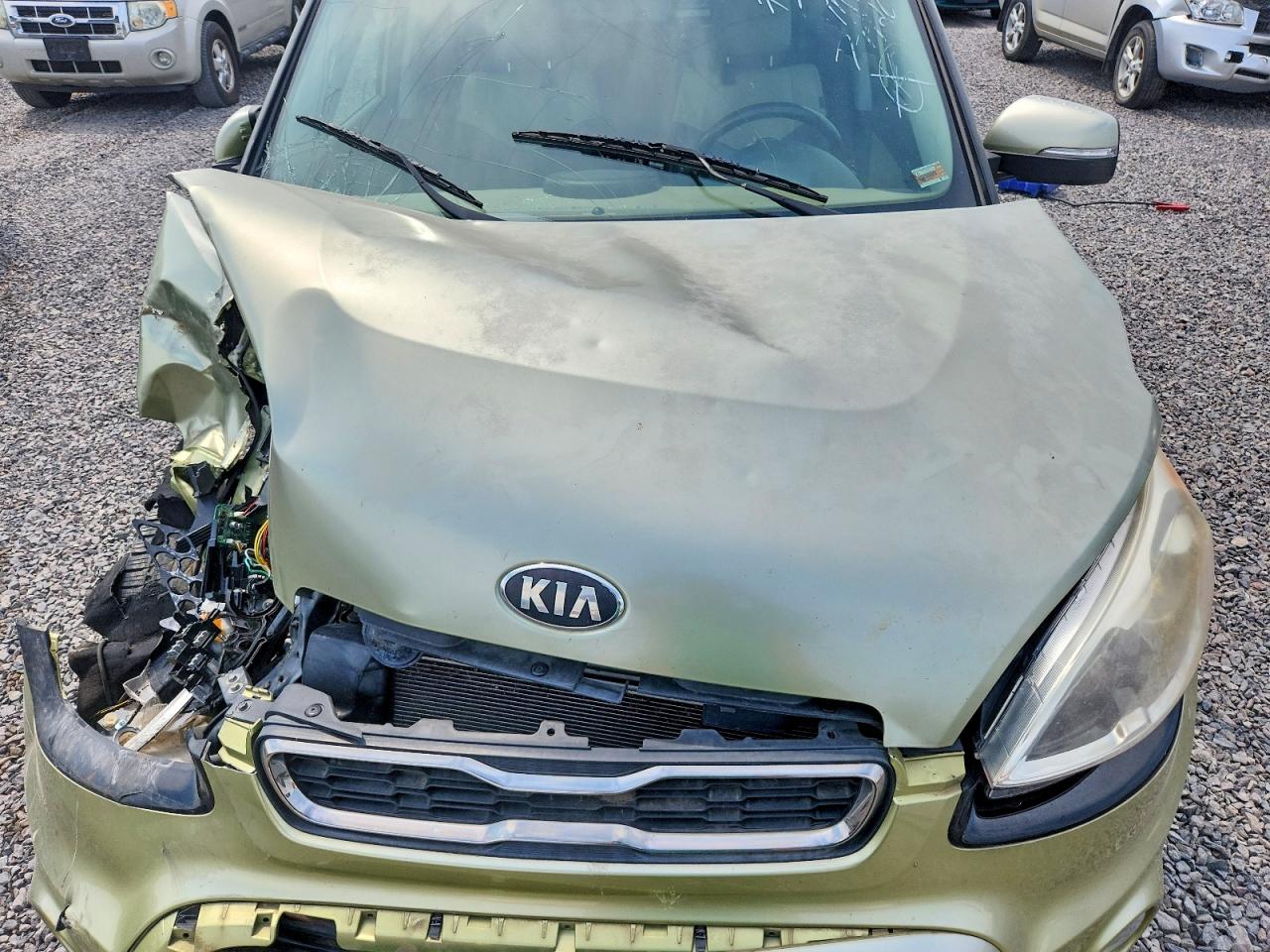 2013 Kia Soul + Green vin: KNDJT2A62D7614653