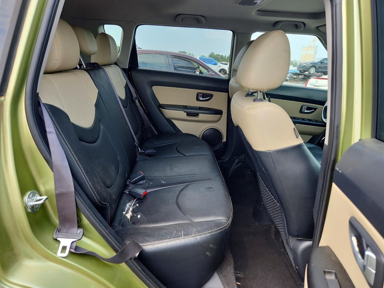 2013 Kia Soul + Green vin: KNDJT2A62D7614653