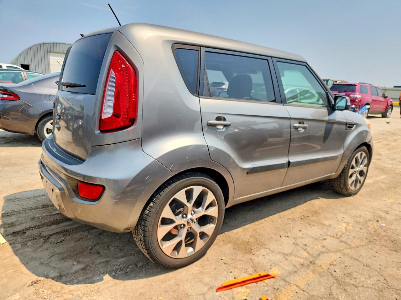 2013 Kia Soul ! Gray vin: KNDJT2A62D7618802