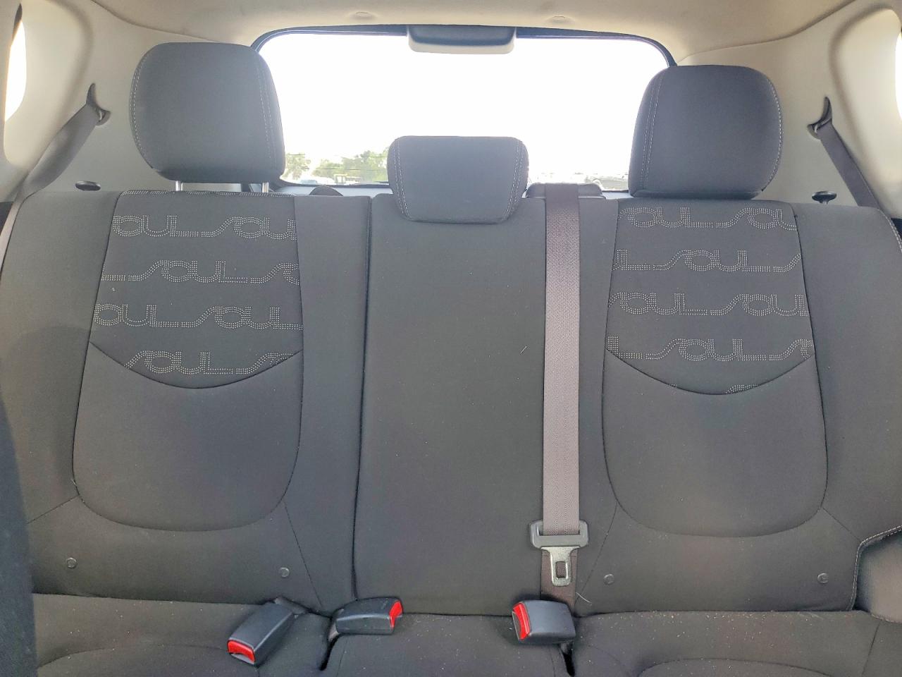 2013 Kia Soul + Black vin: KNDJT2A62D7752998