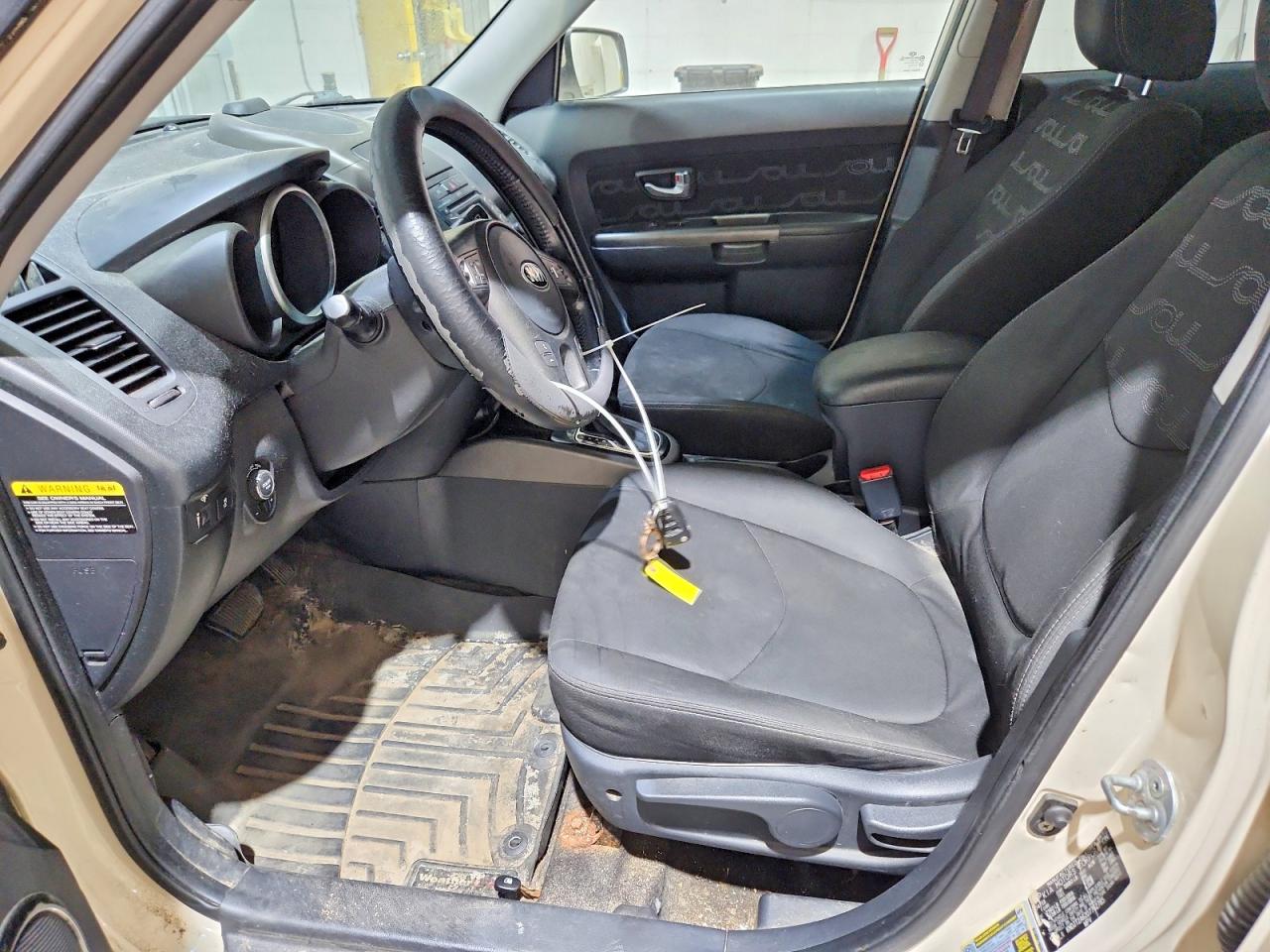 2013 Kia Soul + Beige vin: KNDJT2A62D7762785