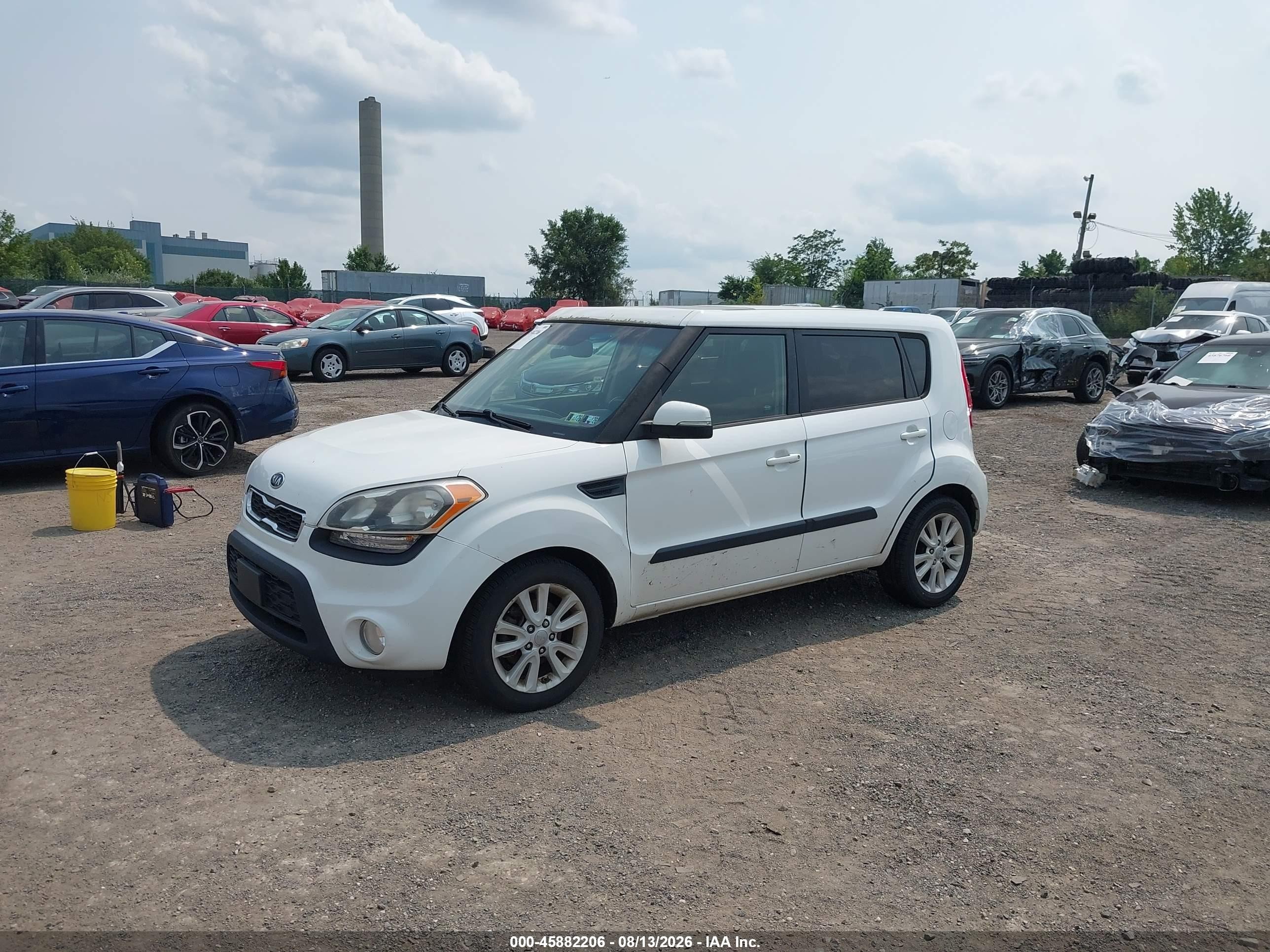 2012 Kia Soul + White vin: KNDJT2A63C7366265