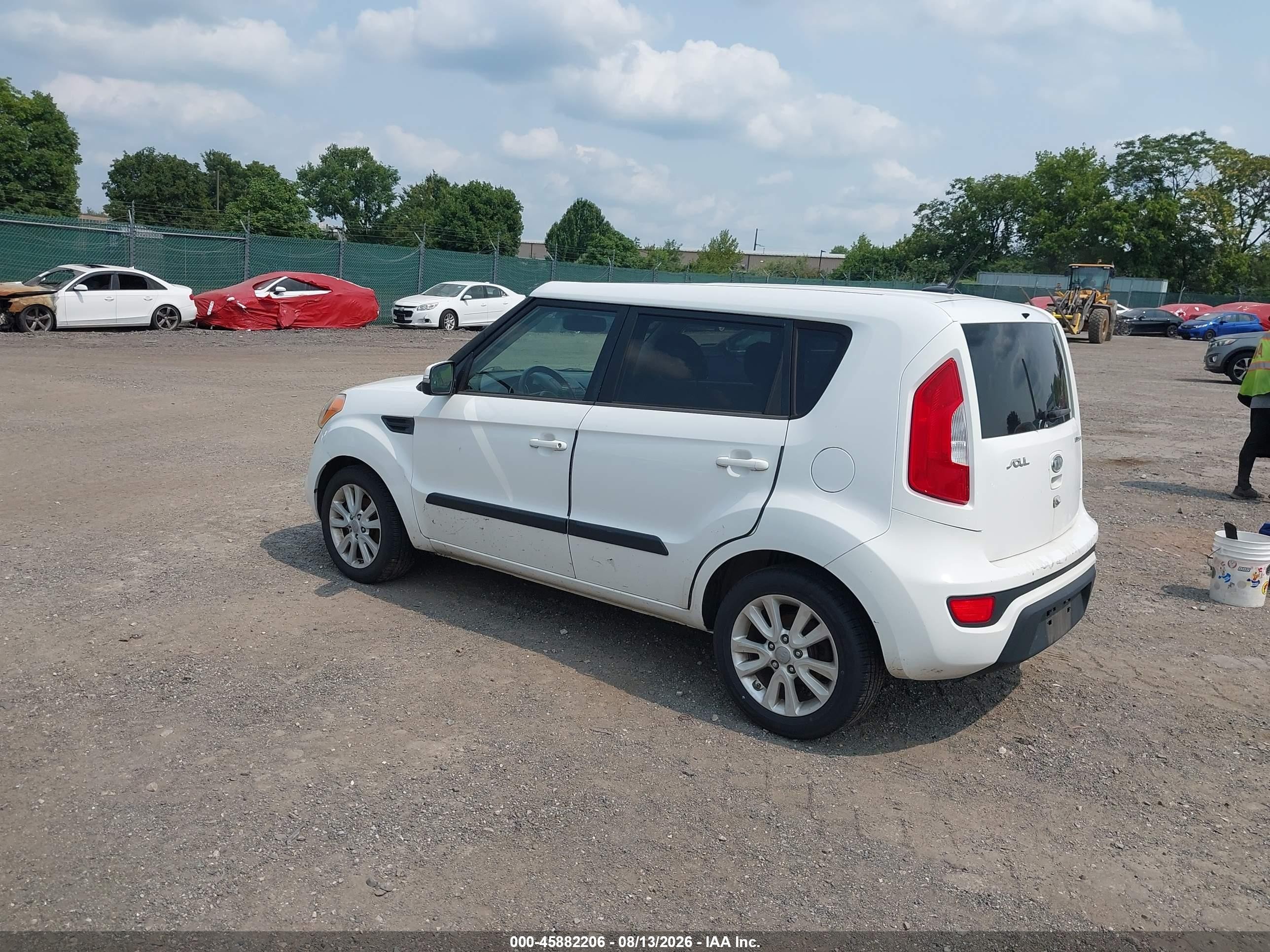 2012 Kia Soul + White vin: KNDJT2A63C7366265