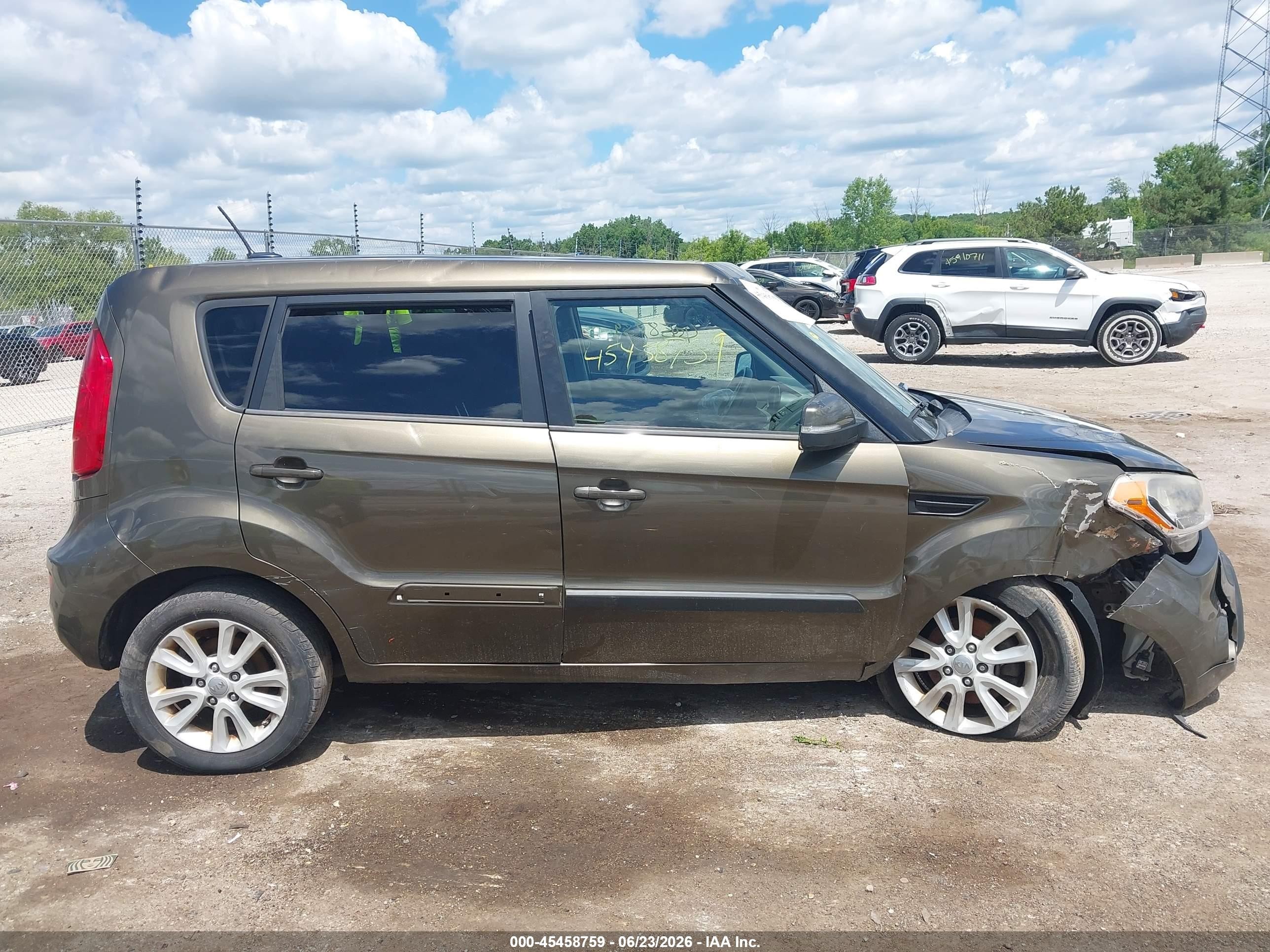 2012 Kia Soul + Gray vin: KNDJT2A63C7368341