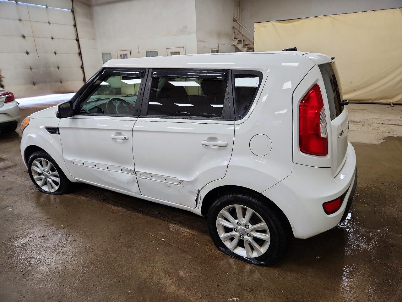 2012 Kia Soul + White vin: KNDJT2A63C7374608