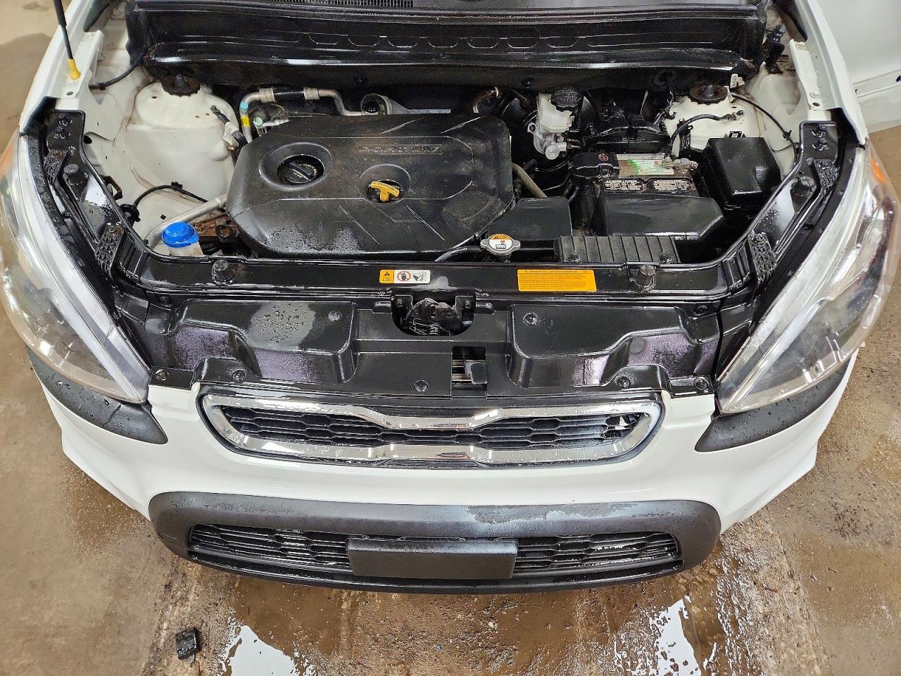 2012 Kia Soul + White vin: KNDJT2A63C7374608