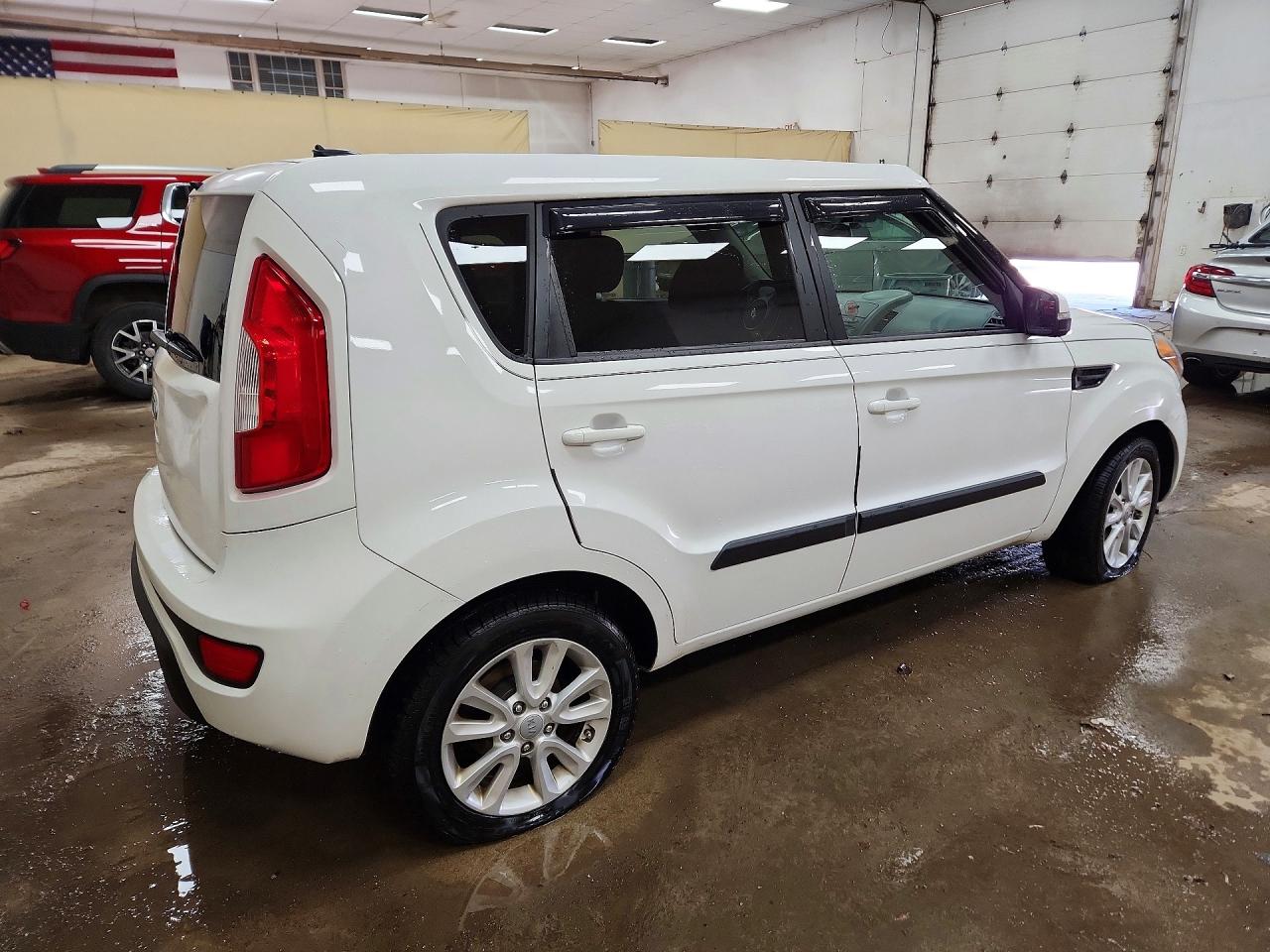 2012 Kia Soul + White vin: KNDJT2A63C7374608