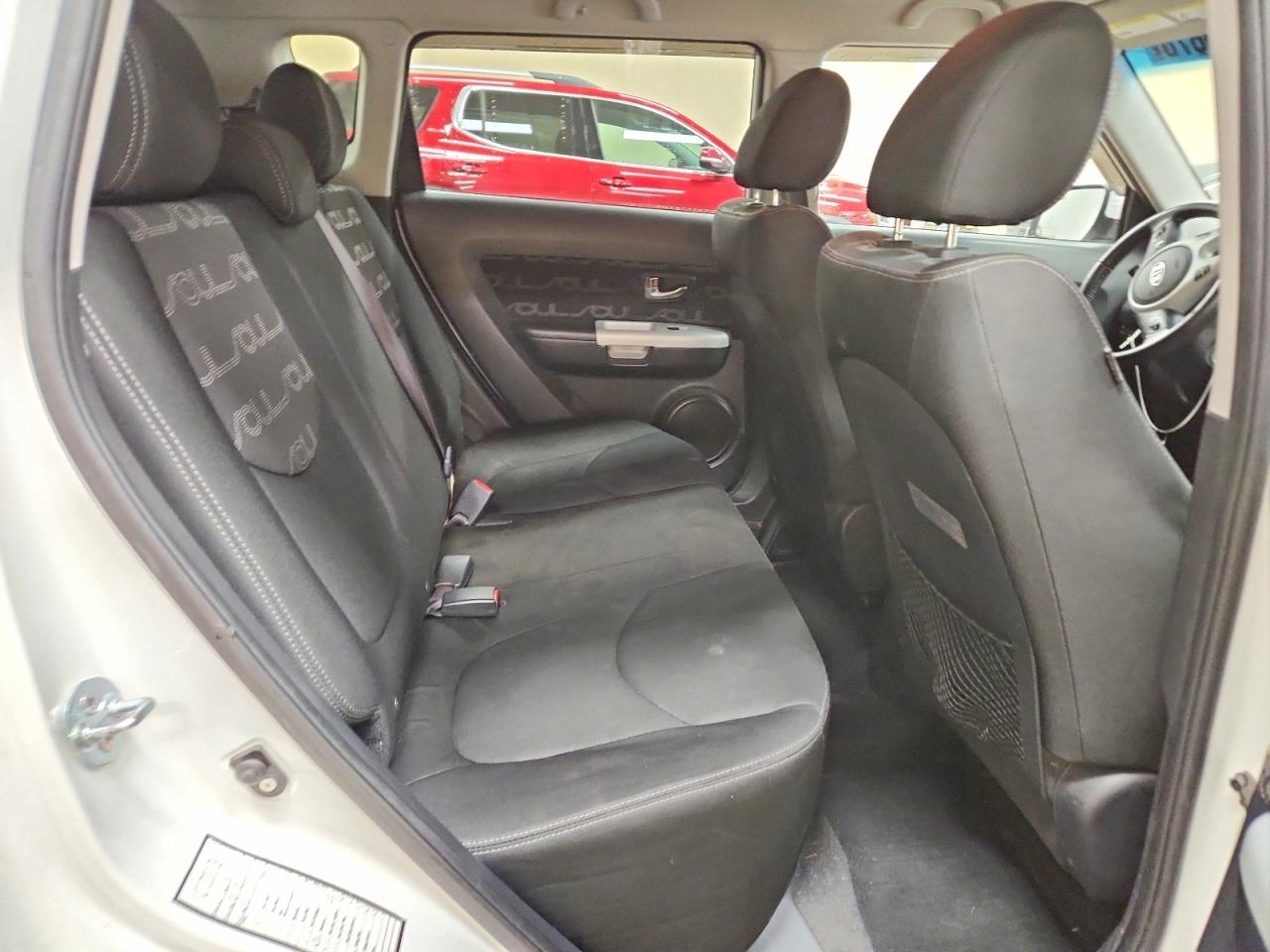 2012 Kia Soul + White vin: KNDJT2A63C7374608