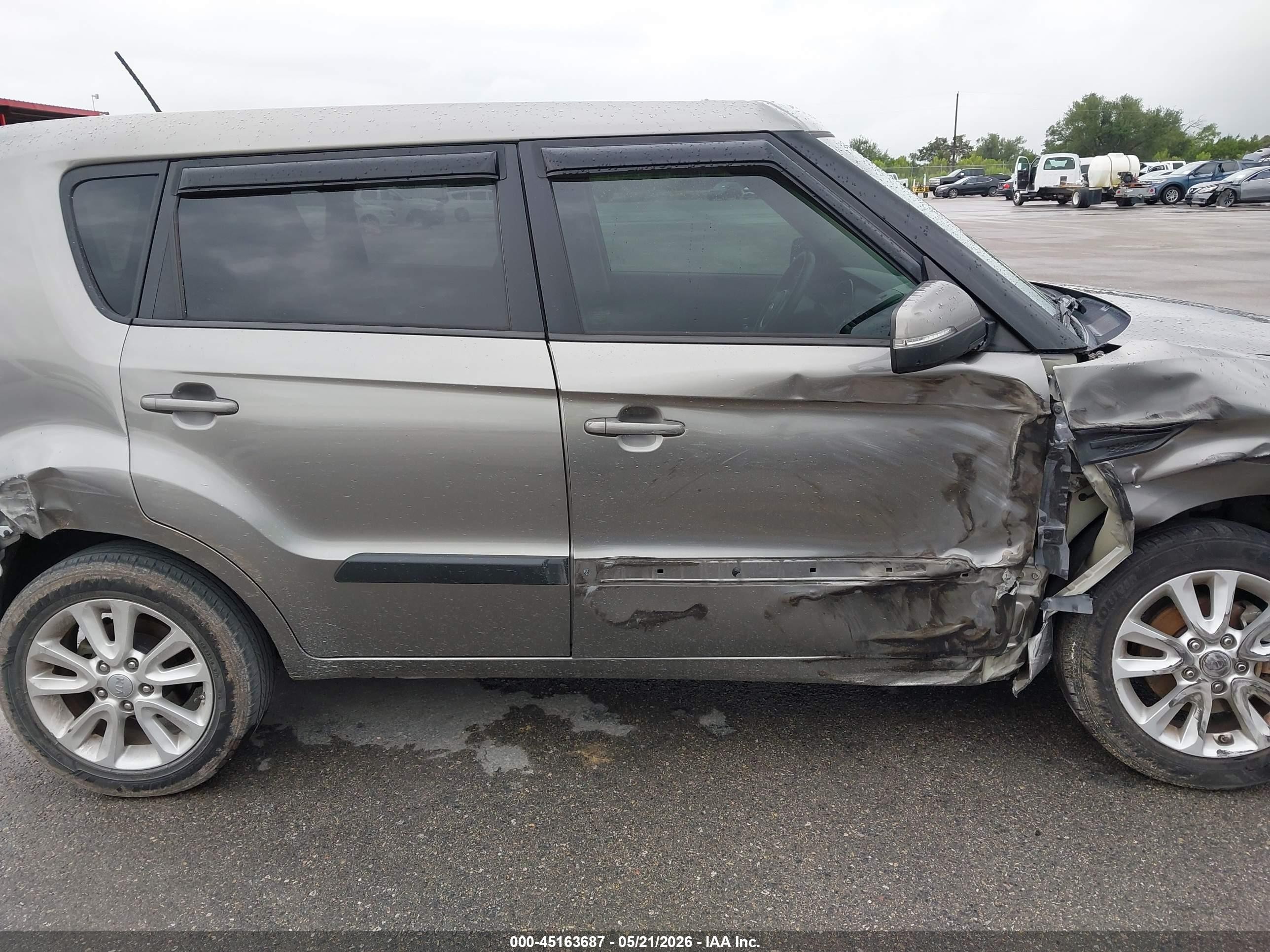 2012 Kia Soul + Green vin: KNDJT2A63C7400625
